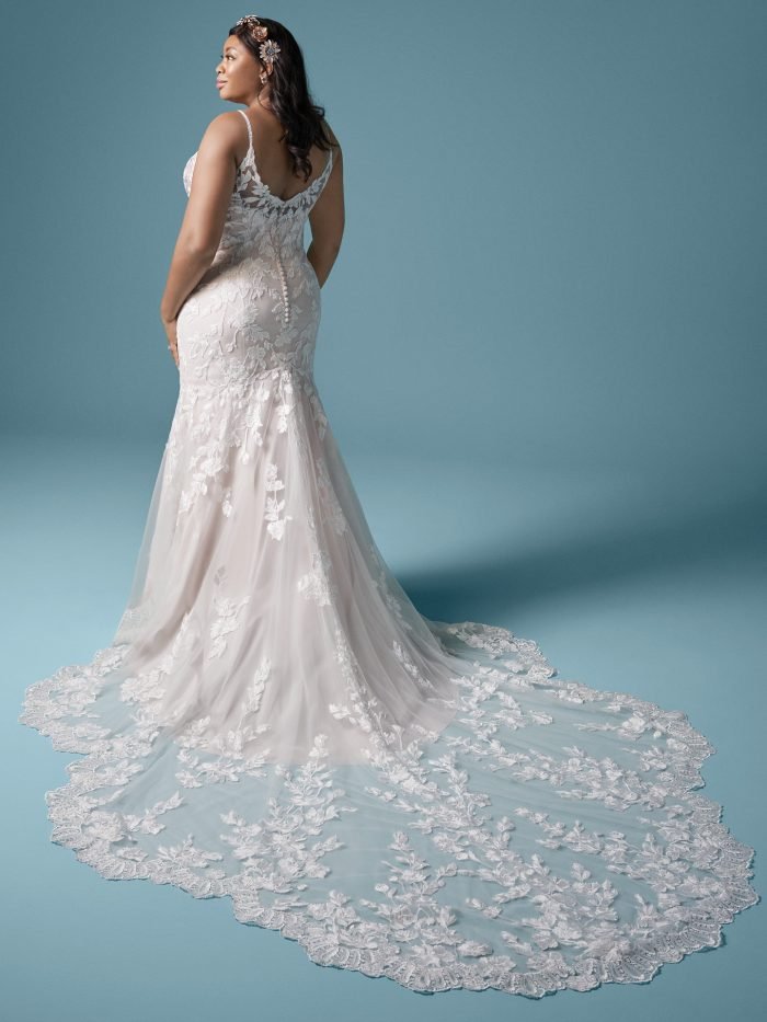 Maggie-Sottero-Giana-Lynette-20MT638AC-Curve-Back-MV-700x933.jpeg