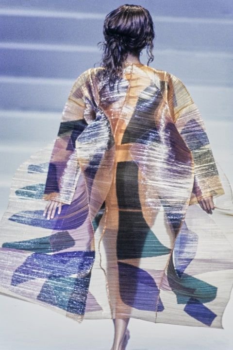 Issey Miyake Spring 1995 Ready-to-Wear Collection.jpeg