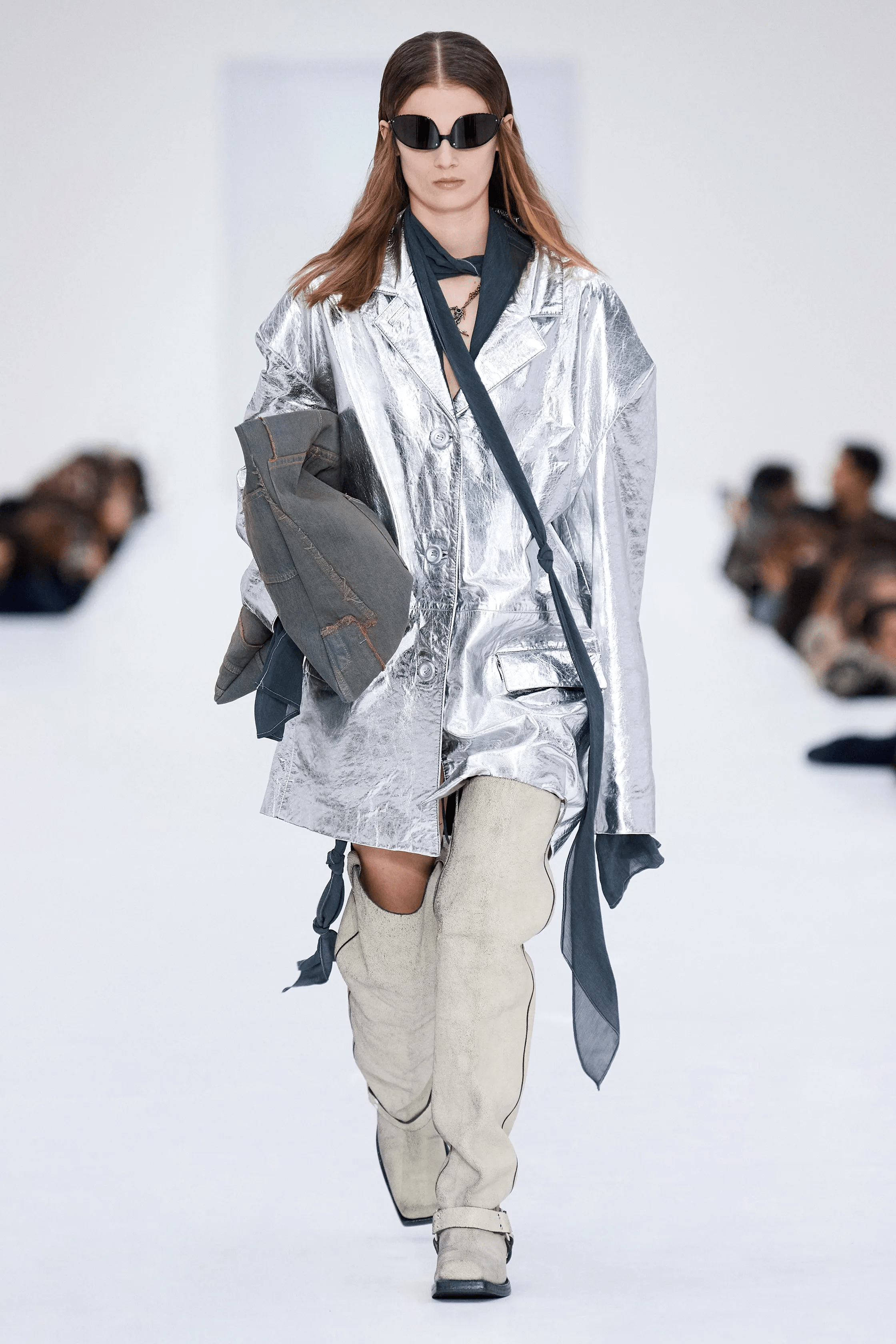 00003-acne-studios-fall-2022-ready-to-wear-paris-credit-isidore-montag-gorunway.png