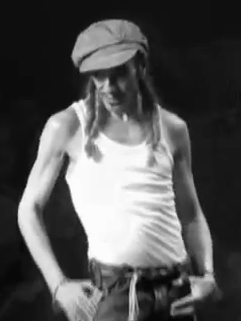 John_Galliano_-_défilé_Christian_Dior_-_25_juin_2010_(3x4_cropped).png