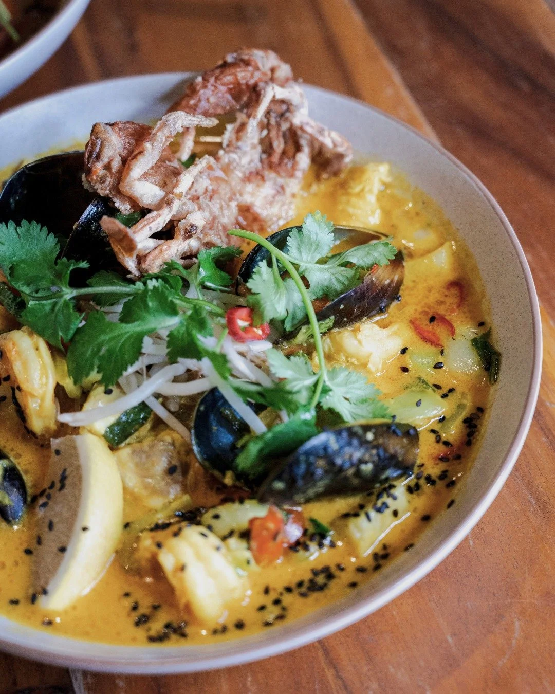 Rich, fragrant and full of the ocean&rsquo;s best.

Our seafood laksa is a bowl of pure comfort.

Fresh catch, creamy coconut, perfect spice.