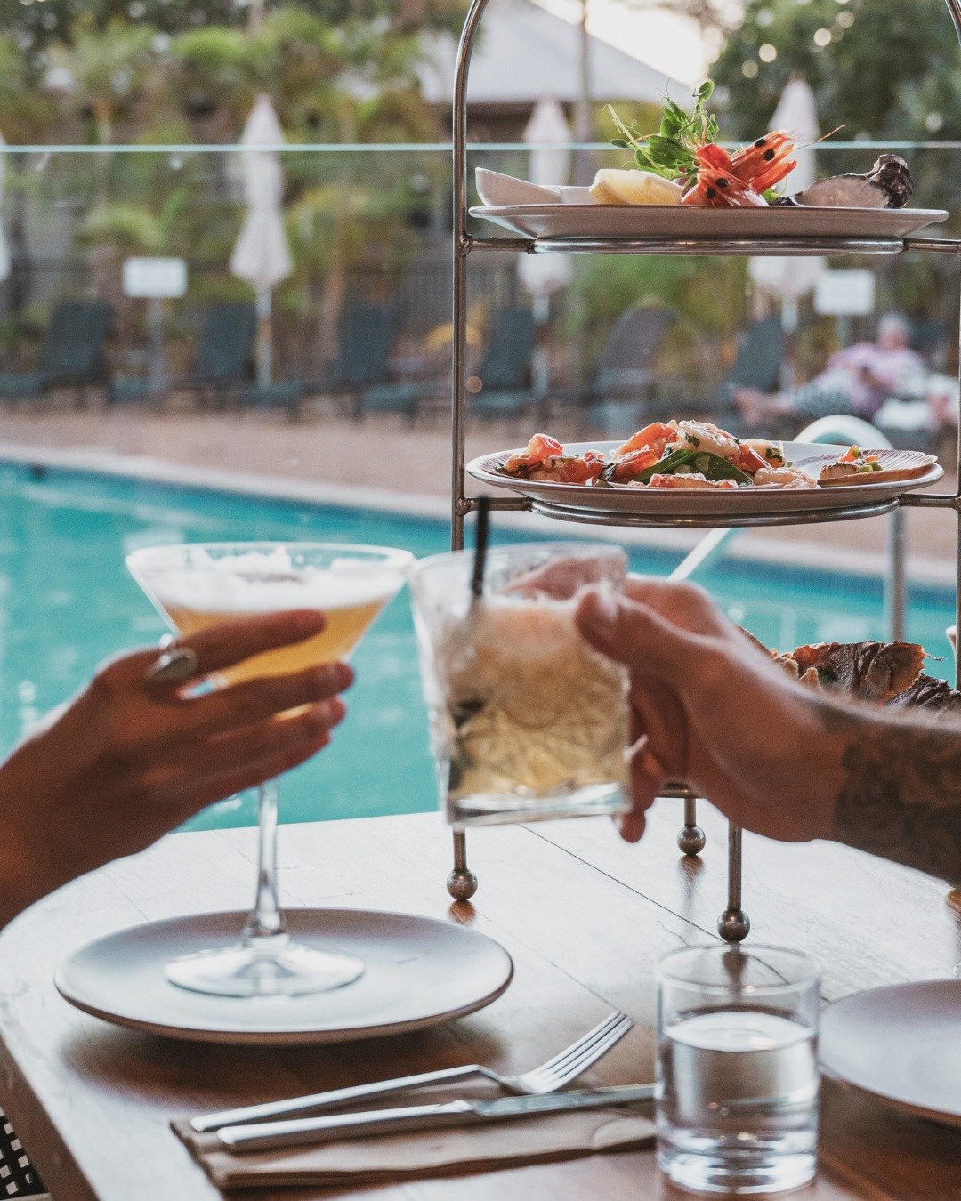 Nothing beats a seafood platter for two, poolside views, and cocktails that hit just right&hellip; And the kind of company that makes it all even better. ✨