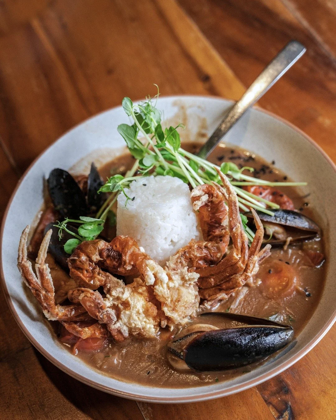 Rich, warming, and packed with Exmouth snapper, prawns, mussels, chorizo and crispy soft-shell crab.

Our New Orleans Seafood Gumbo

Comfort food with a coastal twist. 🌊