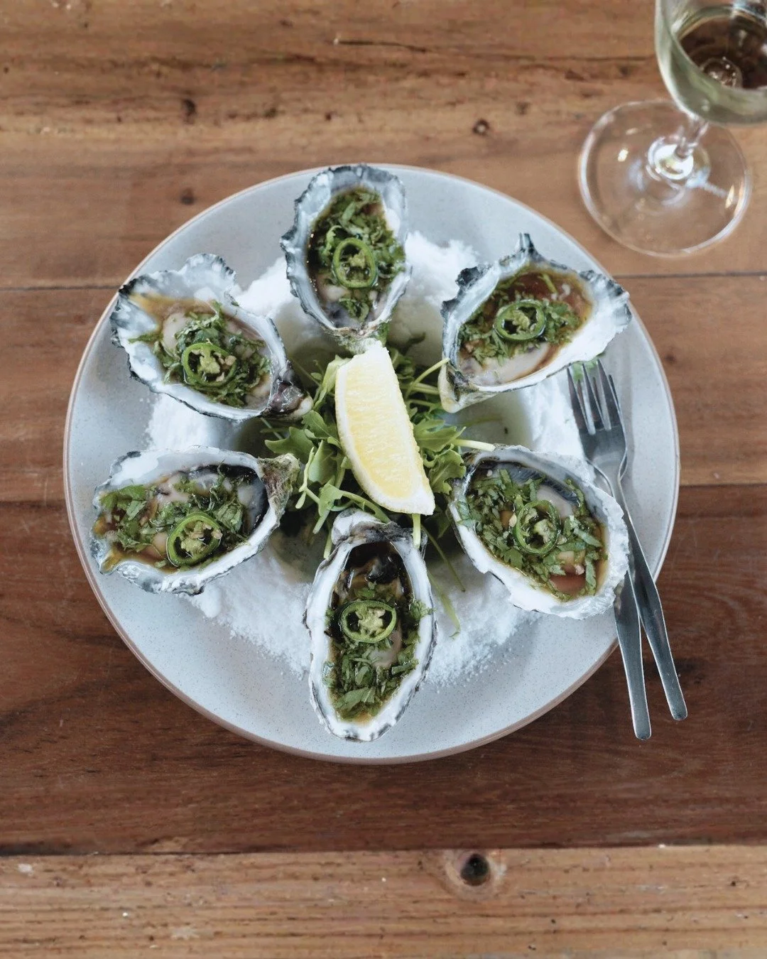 Wednesday Night Oyster Deal! 🥂

- 1/2 dozen oysters + 1 free glass of bubbles
- 1 dozen oysters + 2 free glasses of bubbles

See you Wednesday from 5:30pm!

Bookings essential.

View our website for more info.

📍 Whalers Restaurant, Exmouth WA