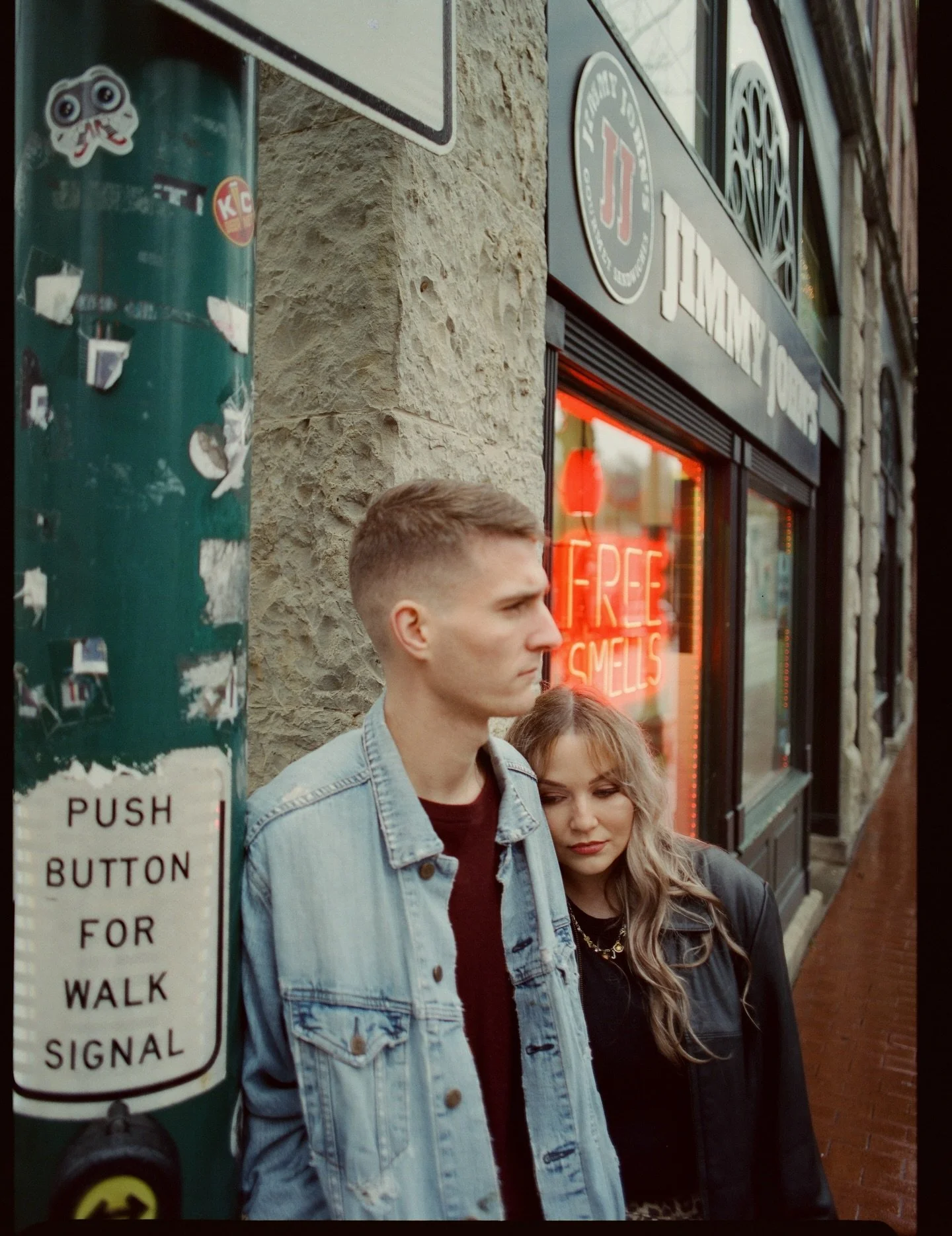 Hello hi! I really love Jaclyn and Koley! Okay!🖤

&bull; mix of color medium format 120 film &amp; black/white 35mm film

dakotaburnsphotography.com

📍Charleston, WV