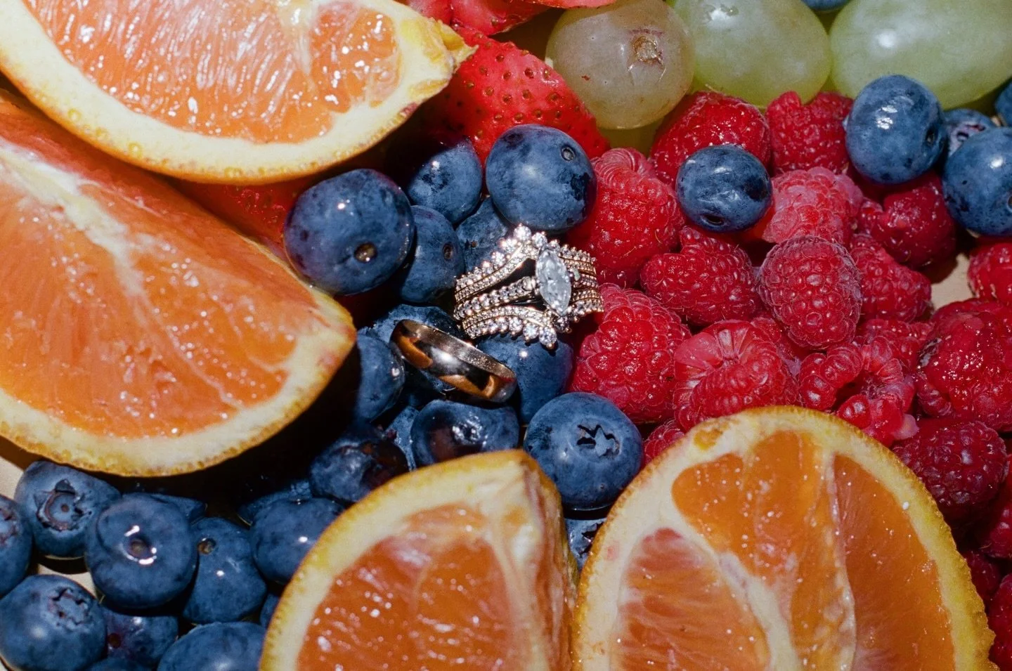 🍊🍓🫐🍇💍

&bull; 35mm film

dakotaburnsphotography.com