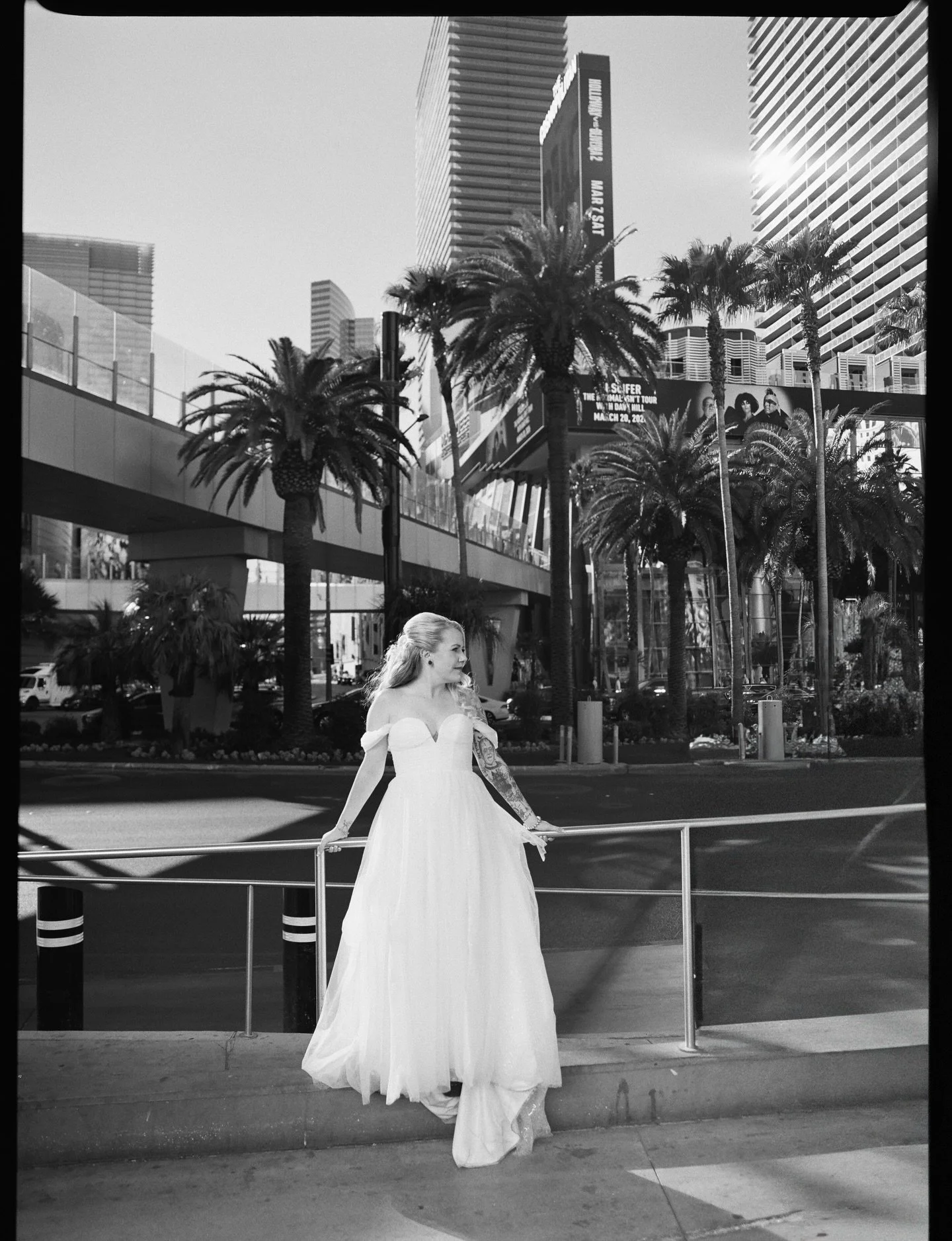 The long awaited second Vegas wedding film dump.🎞️🍸🎰

&bull; mix of color &amp; black/white medium format 120 film &amp; color &amp; black/white 35mm film 

dakotaburnsphotography.com

📍Las Vegas 

Photographer- @dakotaburnsphotography
Hair &amp;
