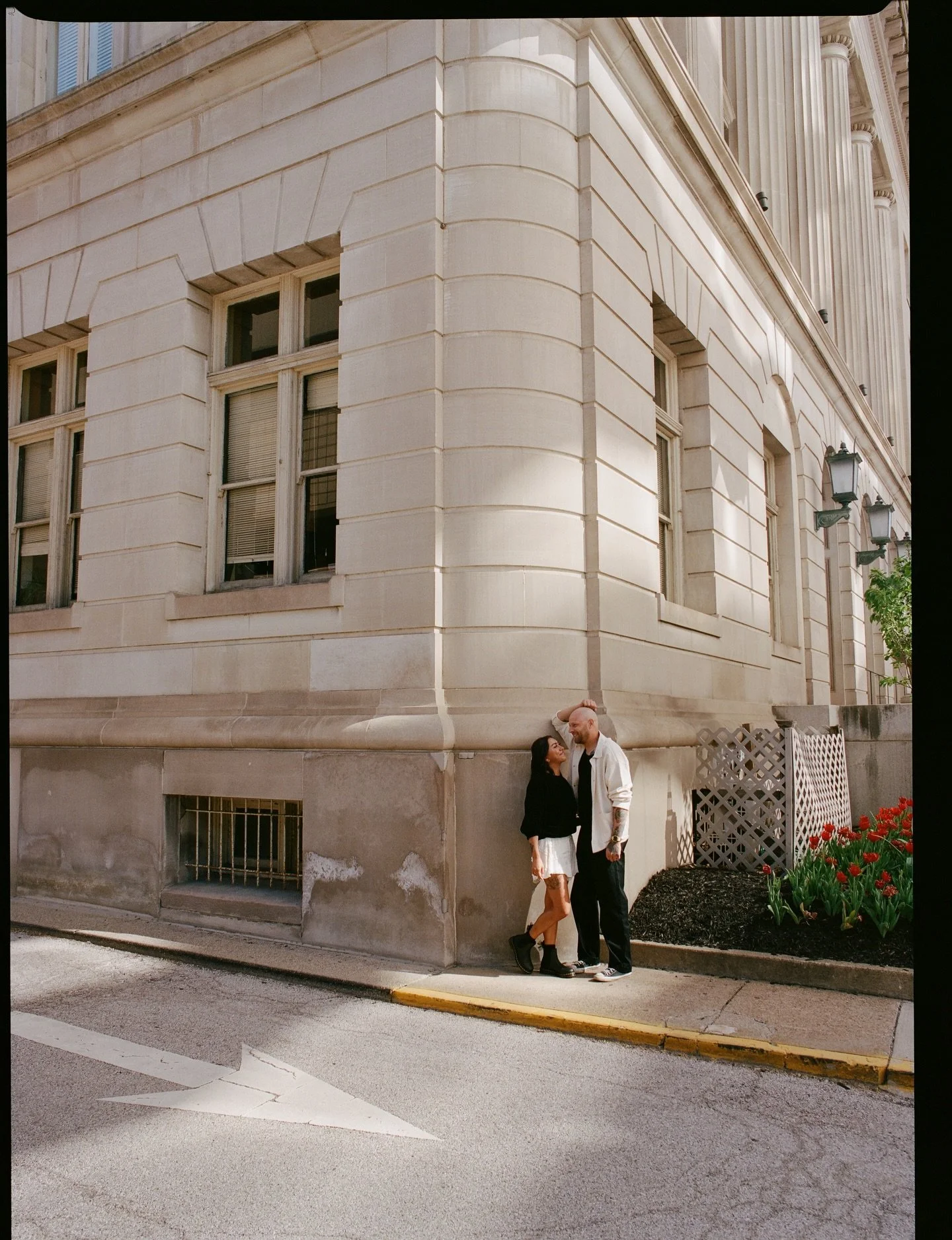 Always chasing the light. 

&bull; mix of digital, black/white &amp; color medium format 120 film, &amp; 35mm film 

dakotaburnsphotography.com

📍Charleston, WV