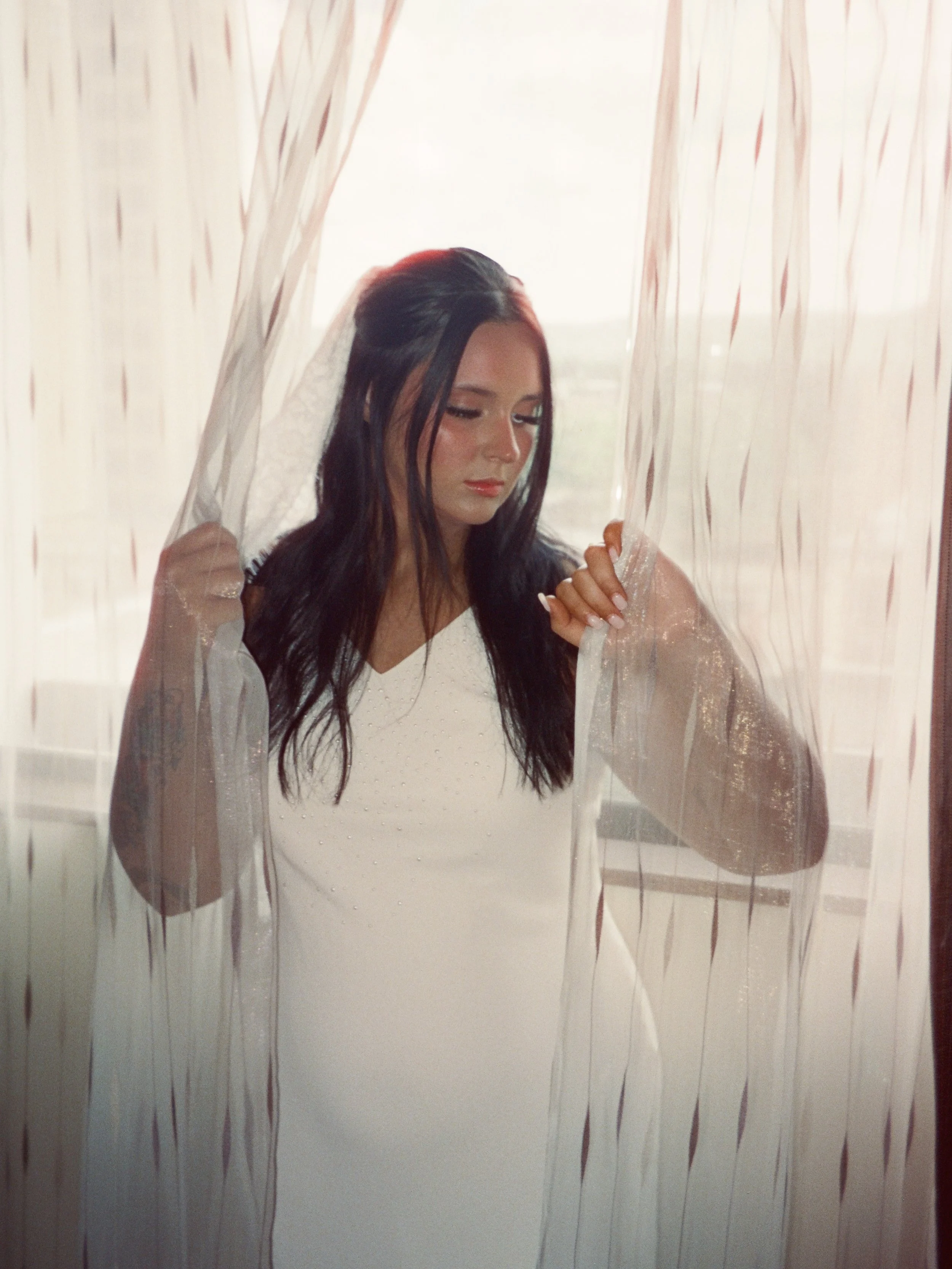 Glimmers of Mikayla getting ready to say &ldquo;I do.&rdquo;🌼

&bull; mix of medium format 120 film &amp; 35mm film 

dakotaburnsphotography.com

📍Huntington, WV