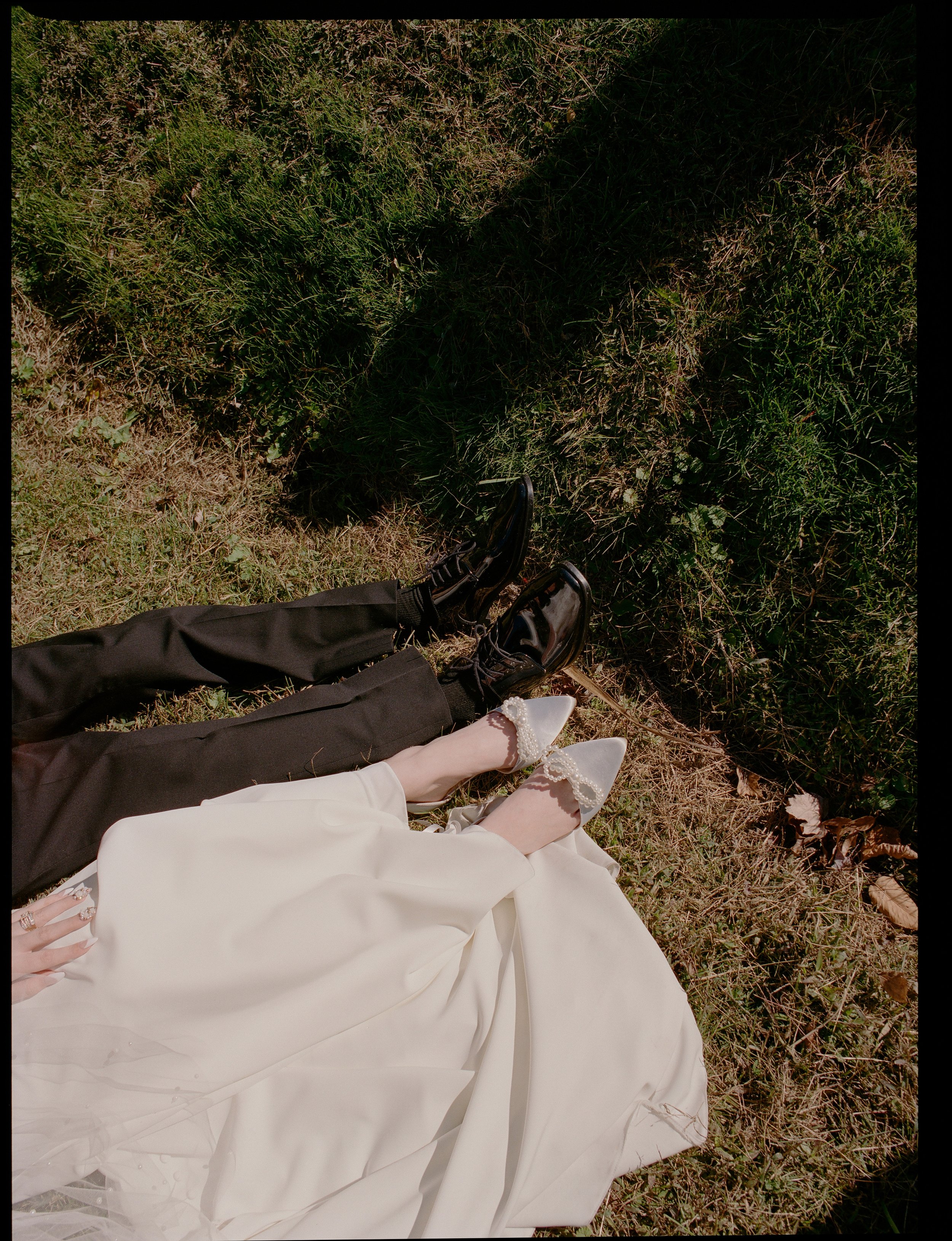 film forward wedding photographer edgy chic 120 film 35mm editorial fashion dakota burns photography dakotaburnsphotography couples wv West Virginia destination NYC LAX california worldwide vogue NYMM new york marriage magazine elopements unconventio