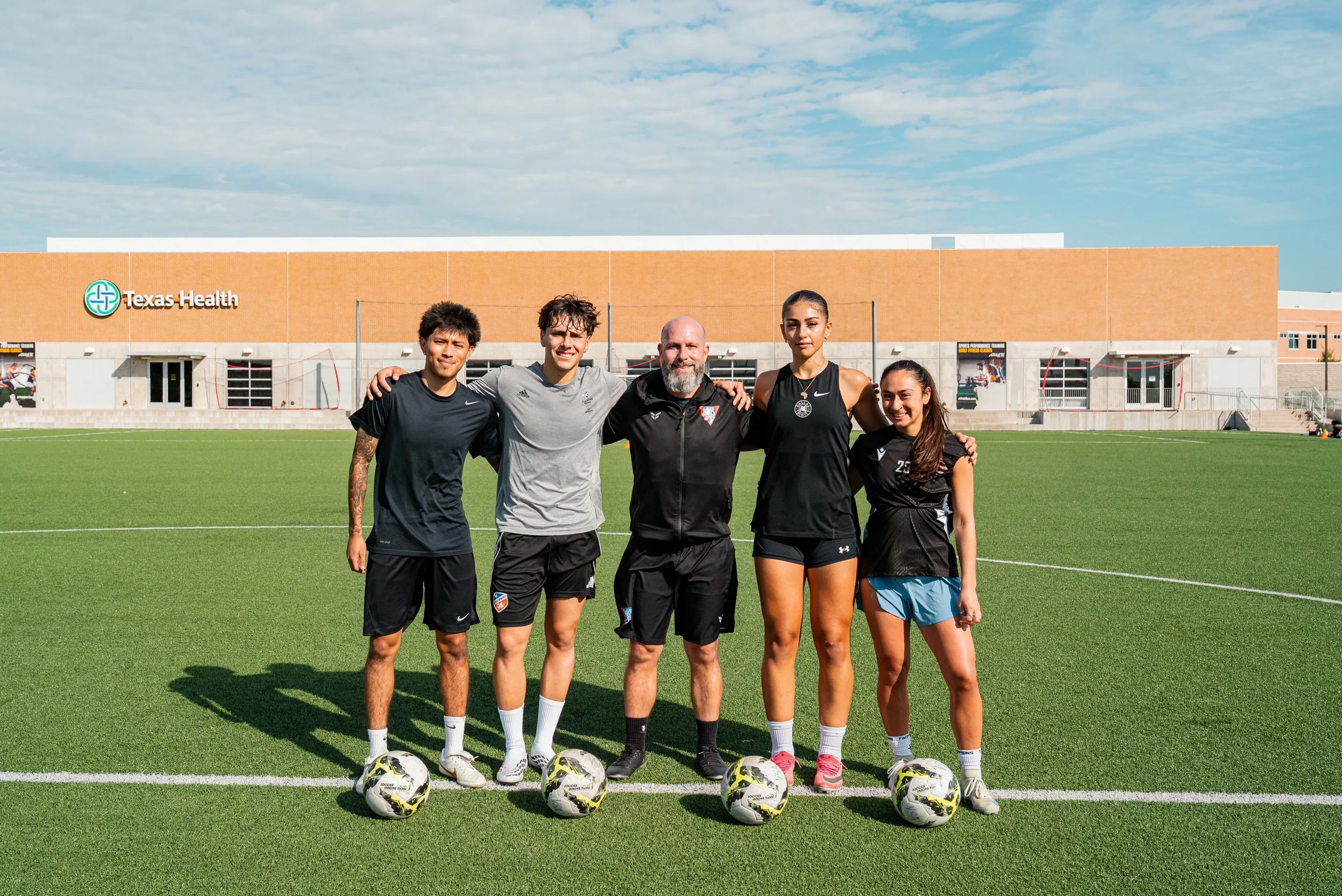 High-level players. High-level training. ⚽️🔥

Another elite session at Vedral, surrounded by players who show up ready to compete, learn, and push each other to get better.

#VedralSoccerAcademy