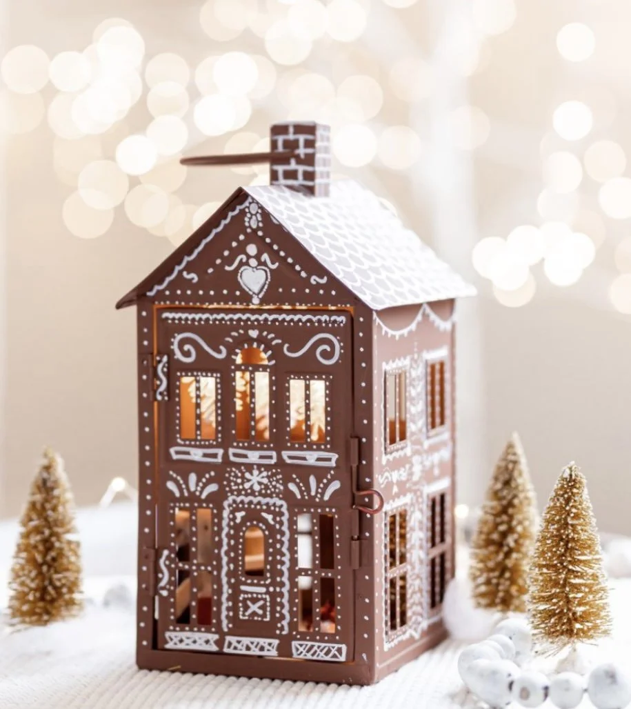 GINGERBREAD HOUSE  (children 9-14 years old)