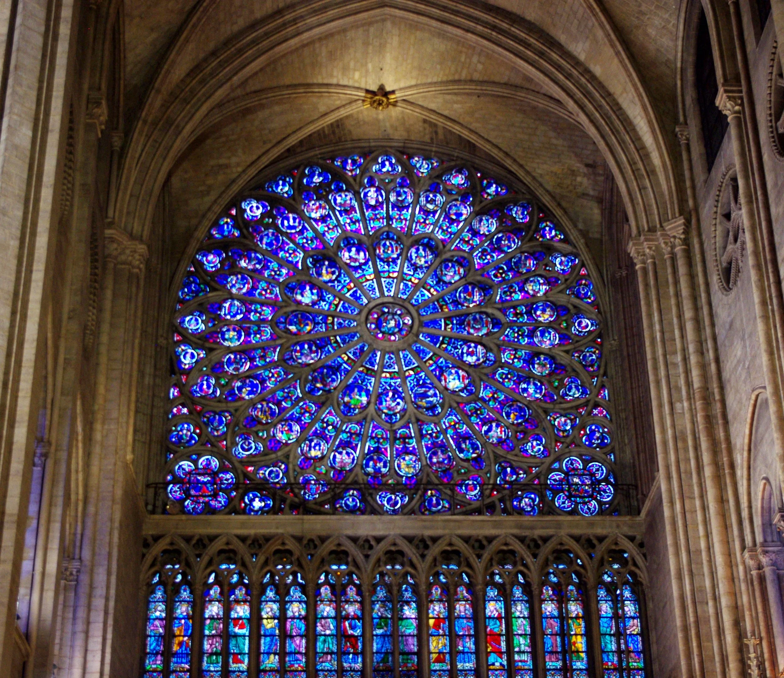 North_Rose_Window_in_Notre_Dame,_2013.jpg