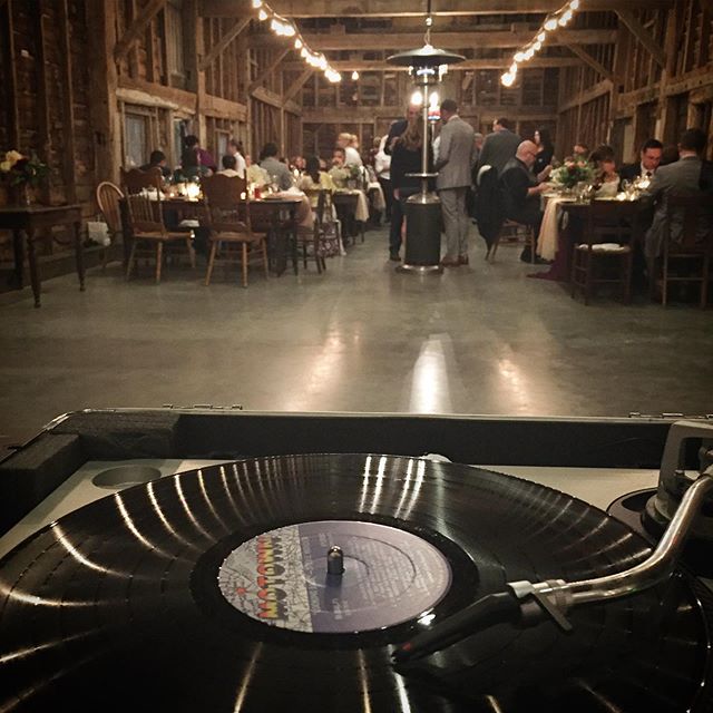 Last night&rsquo;s office was the lovely @crestedhenfarms (aka my second home during wedding season ☺️). Ok it was a little chilly once the sun went down, but the awesome staff at CHF hustled with the space heaters making for a cozy dinner. I love cu