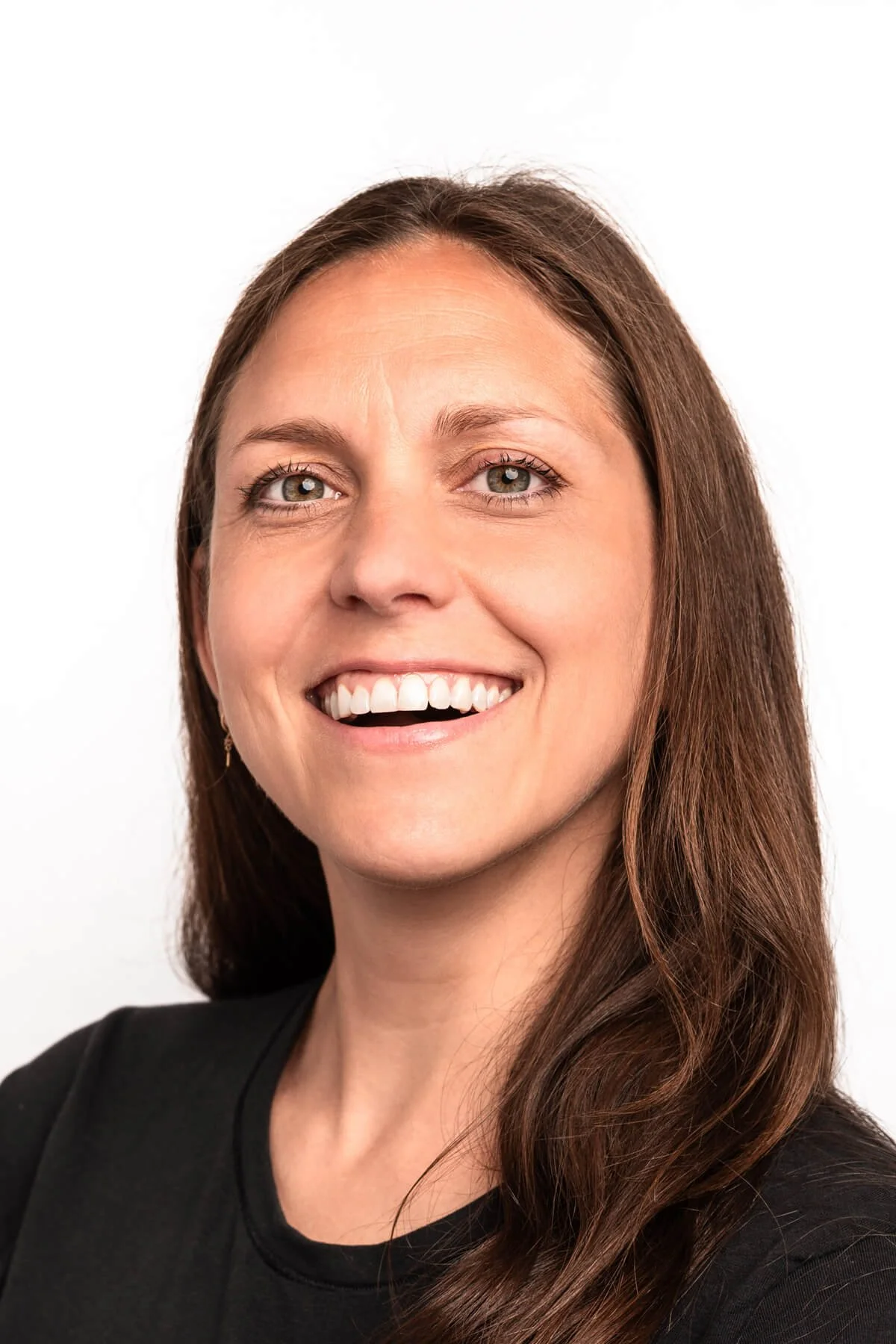 Cara Warren portrait session for social media and LinkedIn profiles, photography by Daniel Ponce in San Francisco