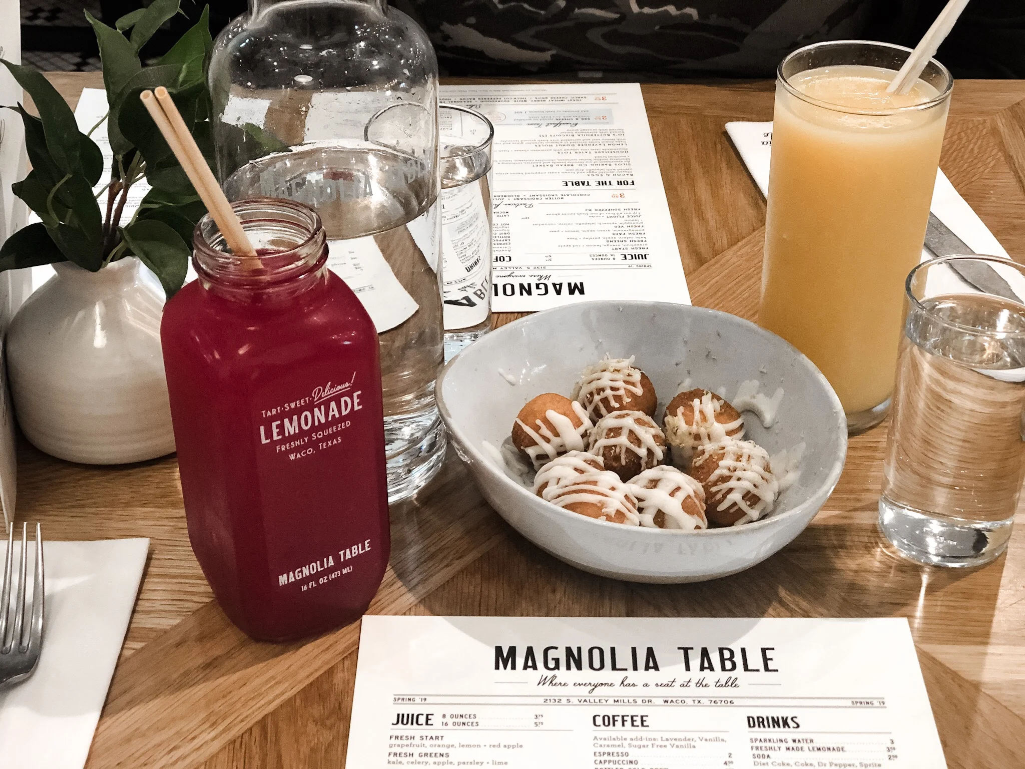 Chip & JoAnna Gaines "Magnolia Table"