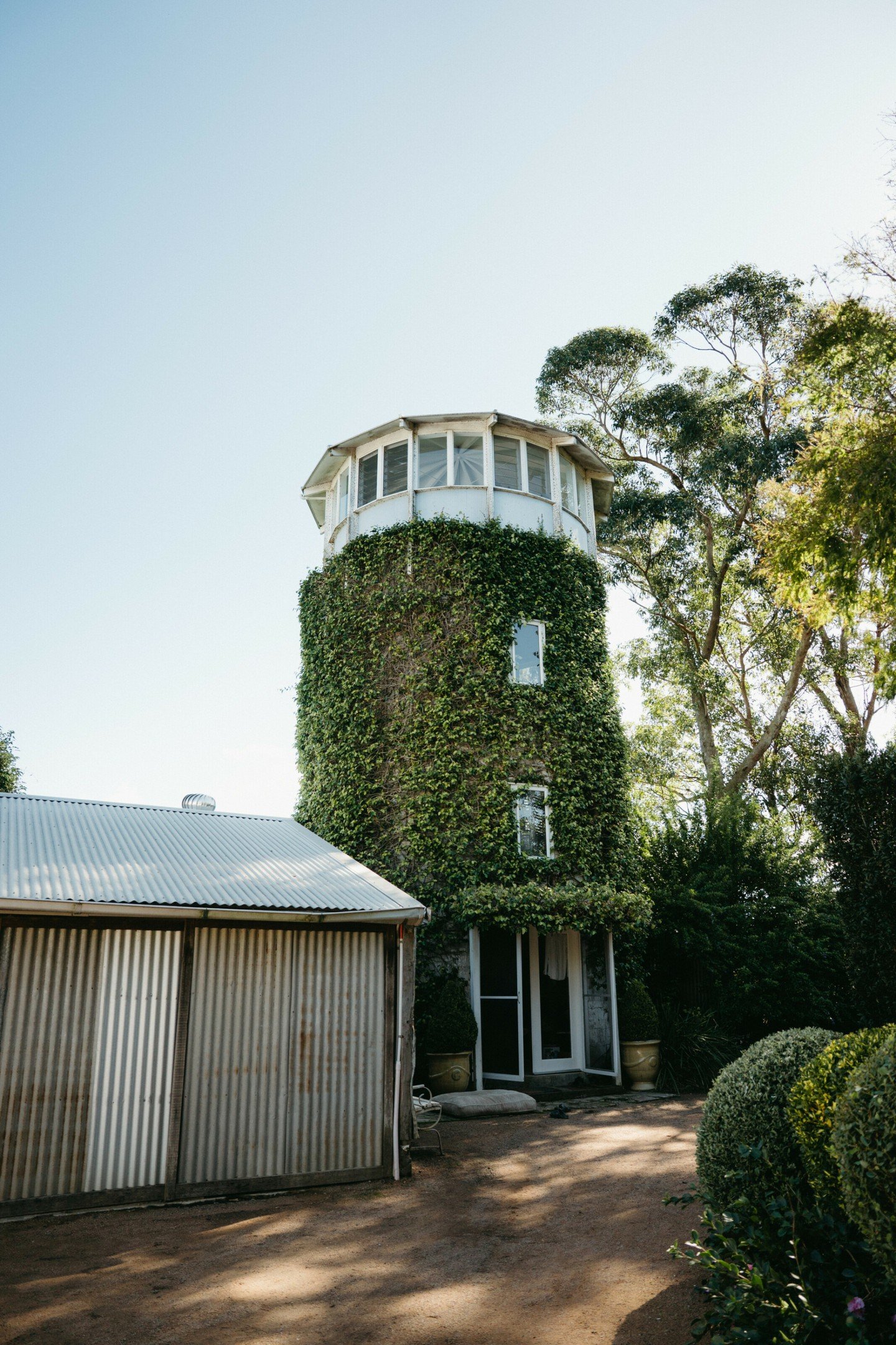 A moment for the gorgeous silo at @themerribee 🍃

⁠___⁠
⁠
elizajadephotography.com
