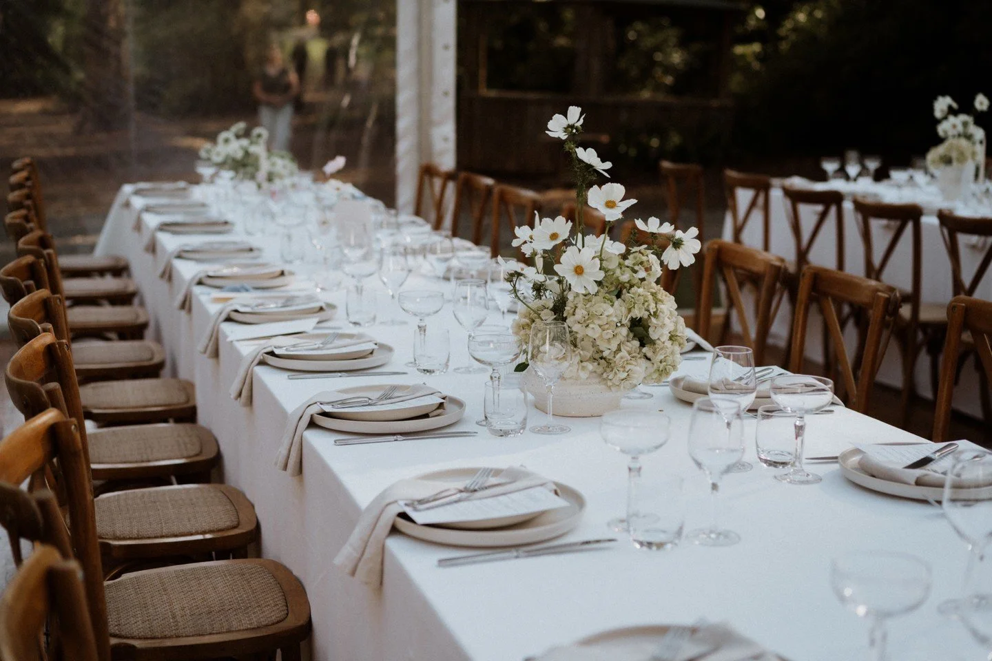 Reception styling that's romantic and inviting. With white linens, neutral tones and flowers dancing in the soft summer breeze. It was a garden-party-wedding at its finest. @piaaandjade nailing it with layered textures, soft candlelight, and timeless