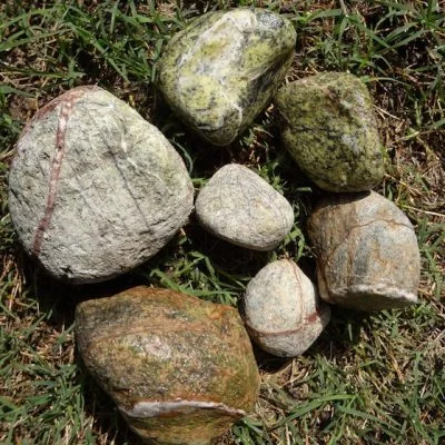 PEBBLES-GREEN-MARBLE-WET-copy-31kgym9mar9f068rimsw74.jpg