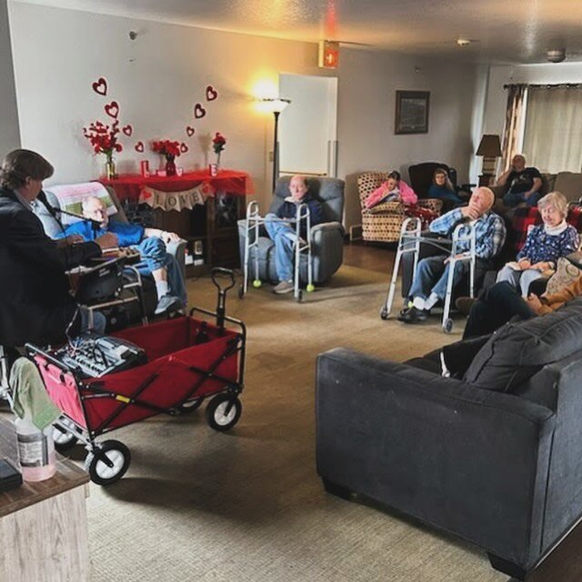 What a LOVE-ly ❤️ time our residents had enjoying live music for Valentine&rsquo;s Day 
.
.
.
#assistedliving #seniorliving