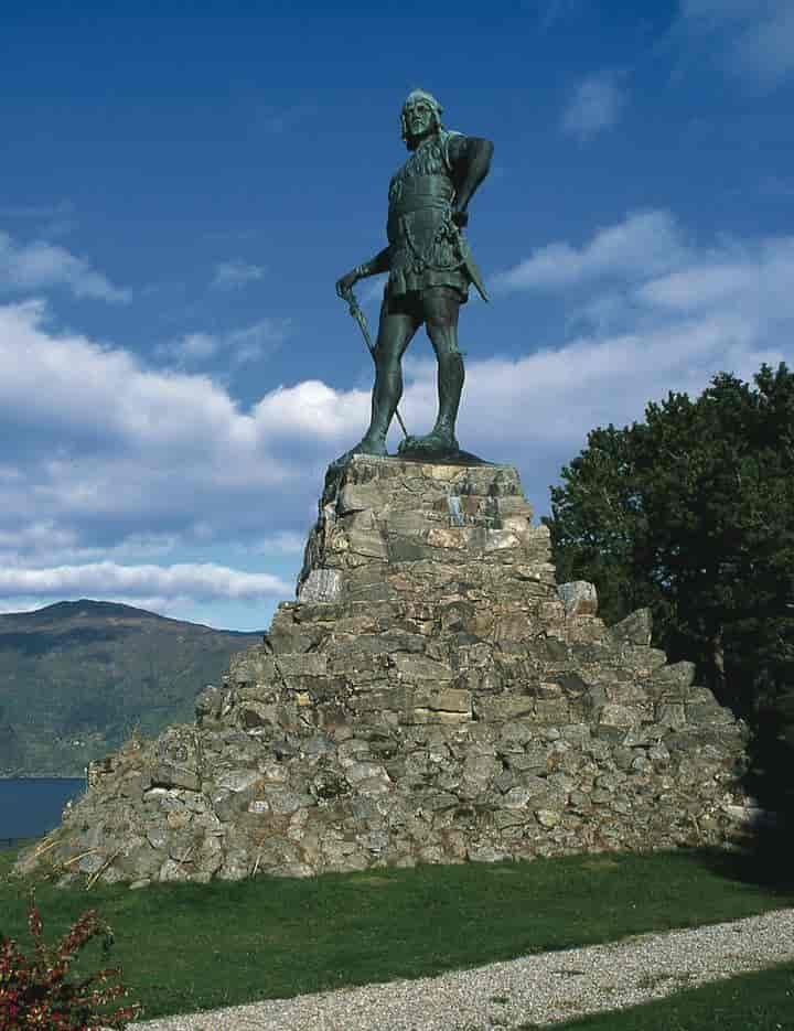 Fridtjov_statuen.jpg