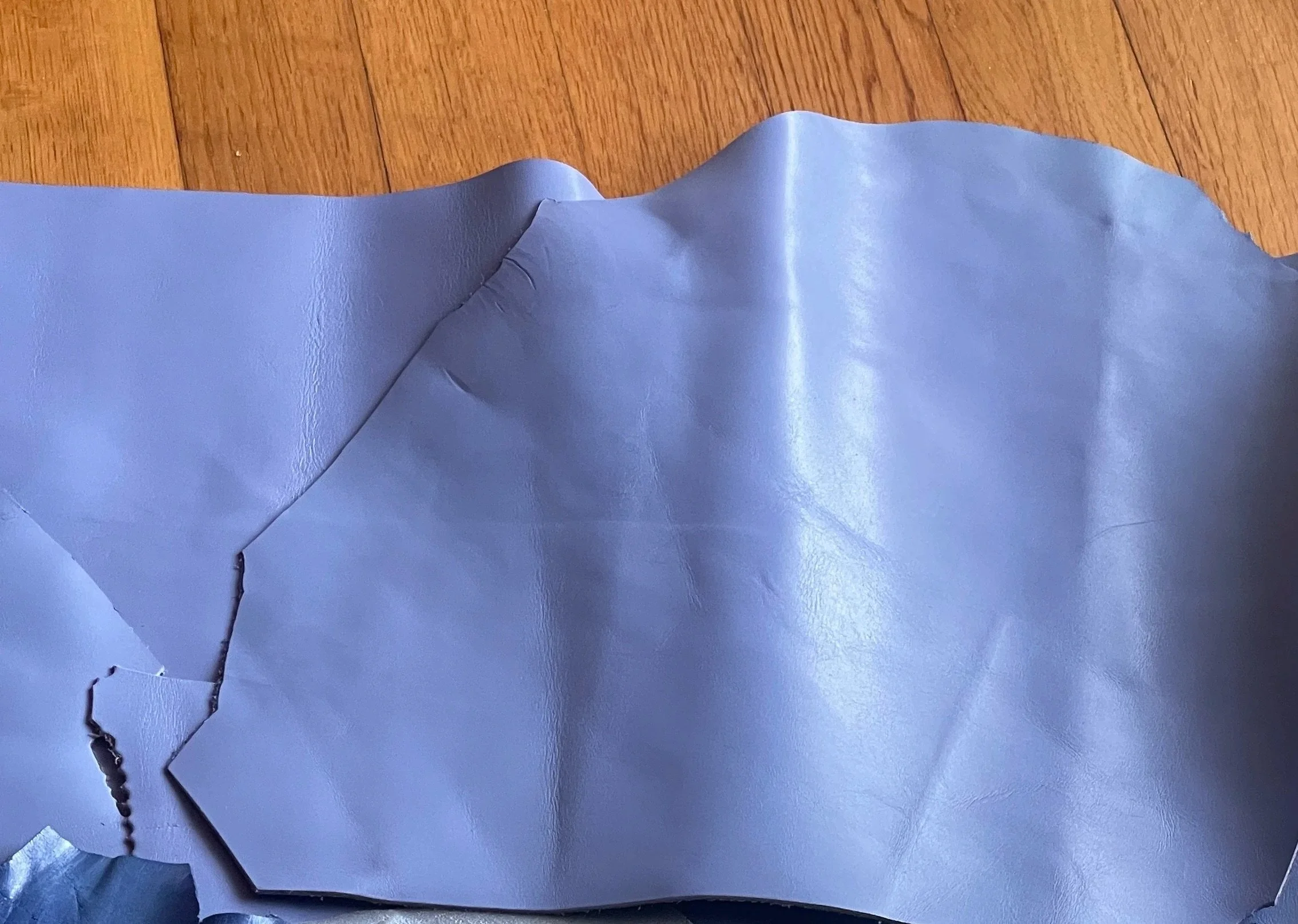 Baby-blå / lavendel-farga skinn