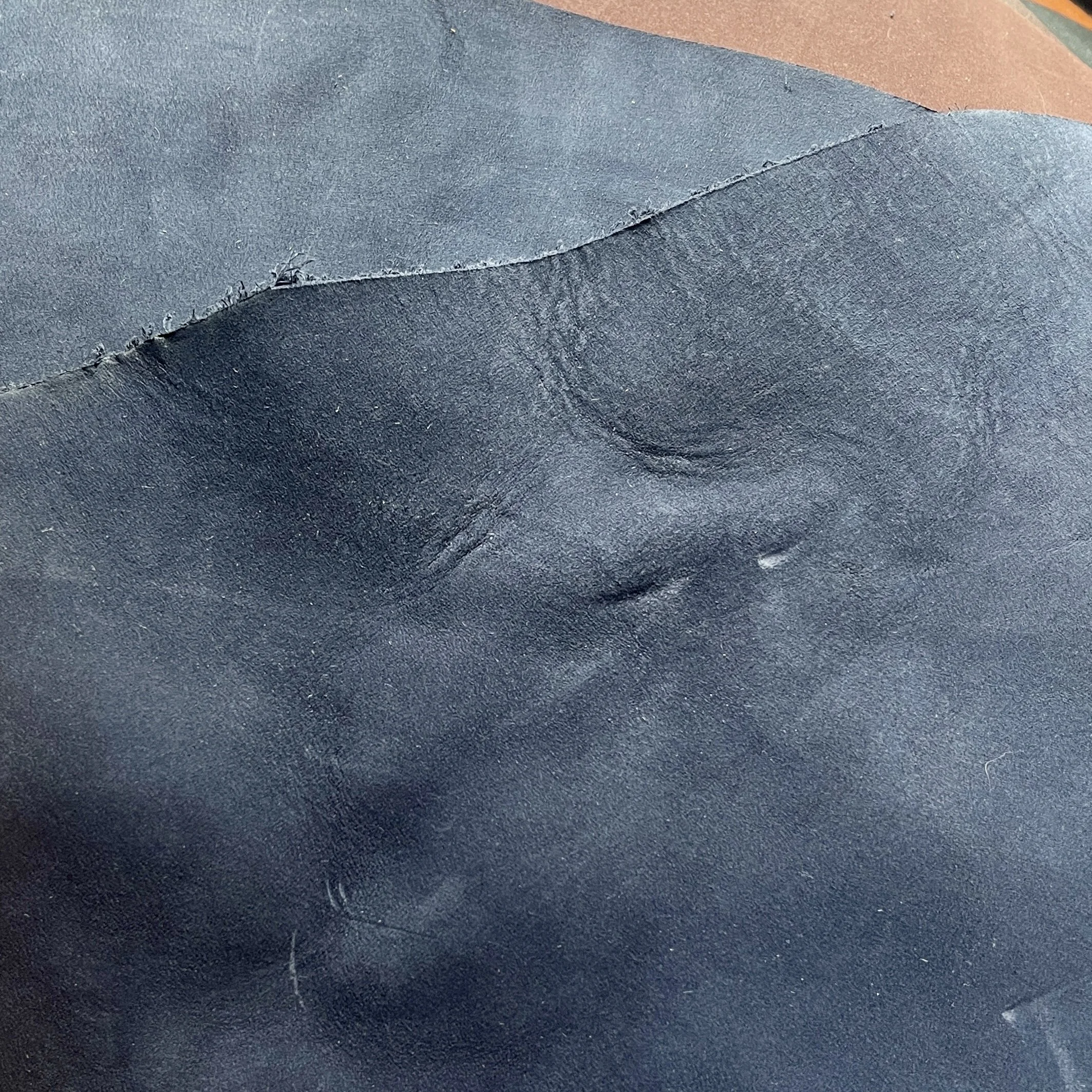 Blått semska resteskinn frå Aurlandsko