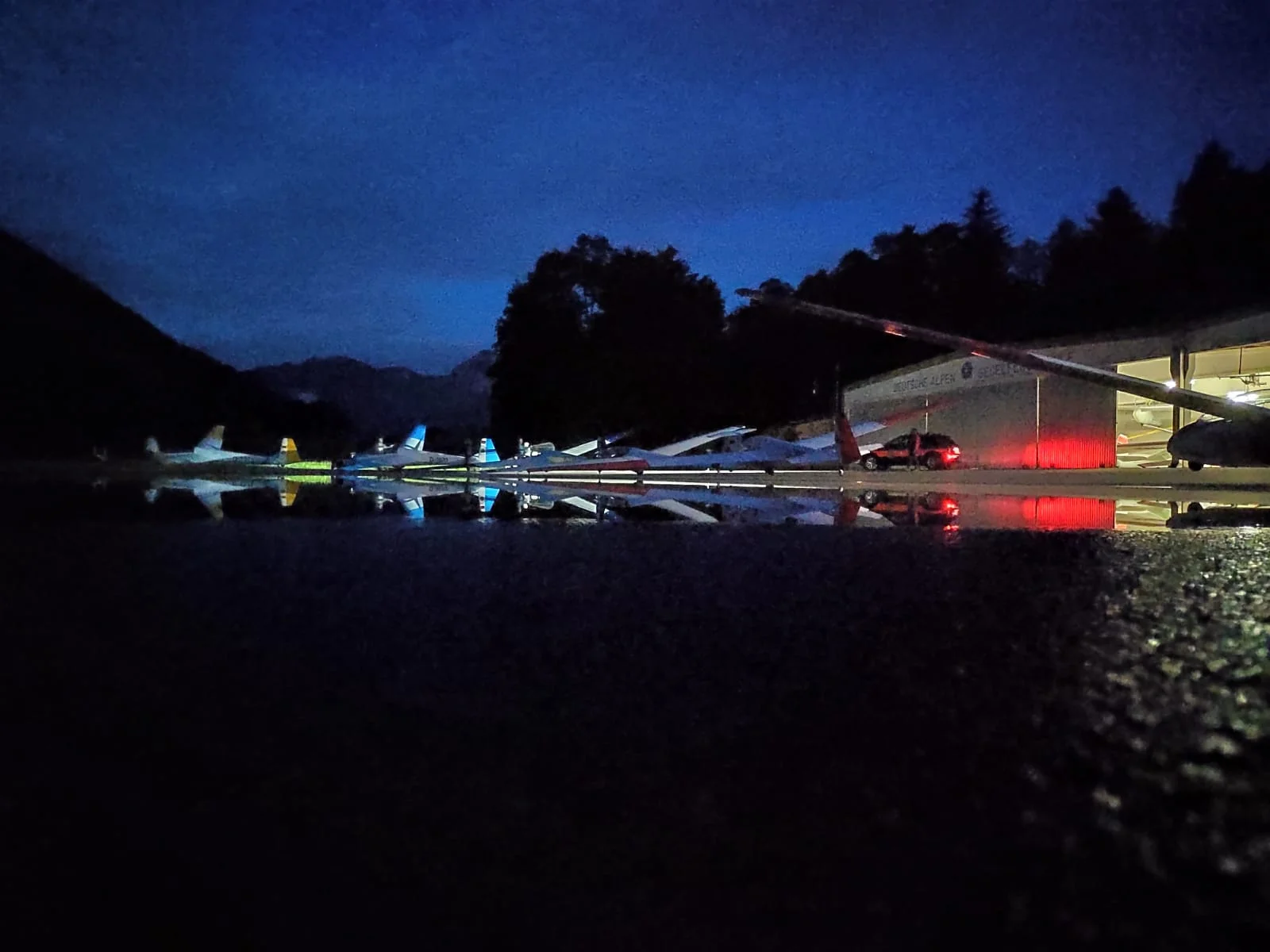 Sunrise Fliegen am 21.06. nach 142 Windenstarts mussten wir wegen Regen am frühen Nachmittag leider aufhören und konnten uns am Grill wieder aufwärmen. Danke an alle Teilnehmer für den tollen Tag!!