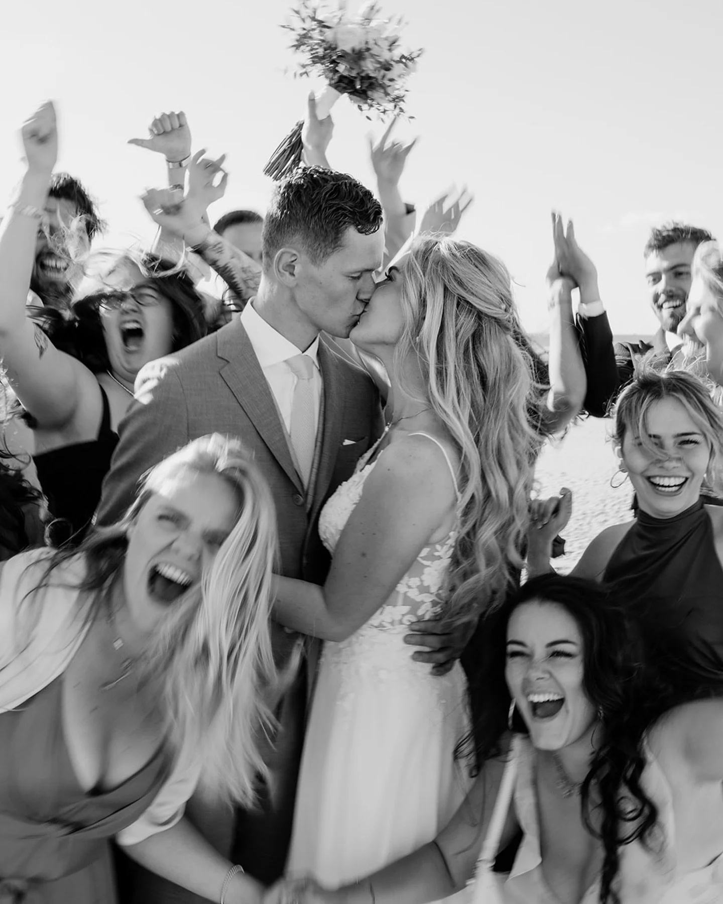 You bring me joy 🌻

Locatie: @blowbeachhouse 
Make-up: @bm.beautique.manon 
Taart: @bakkervreug 
Trouwjurk: @weddingsbruidsmode 
Trouwpak: @viv_weddingsuits 
Trouwfotograaf: @sofie.s.photography 

#bruidsfotograaf #weddingphotography #strandbruiloft