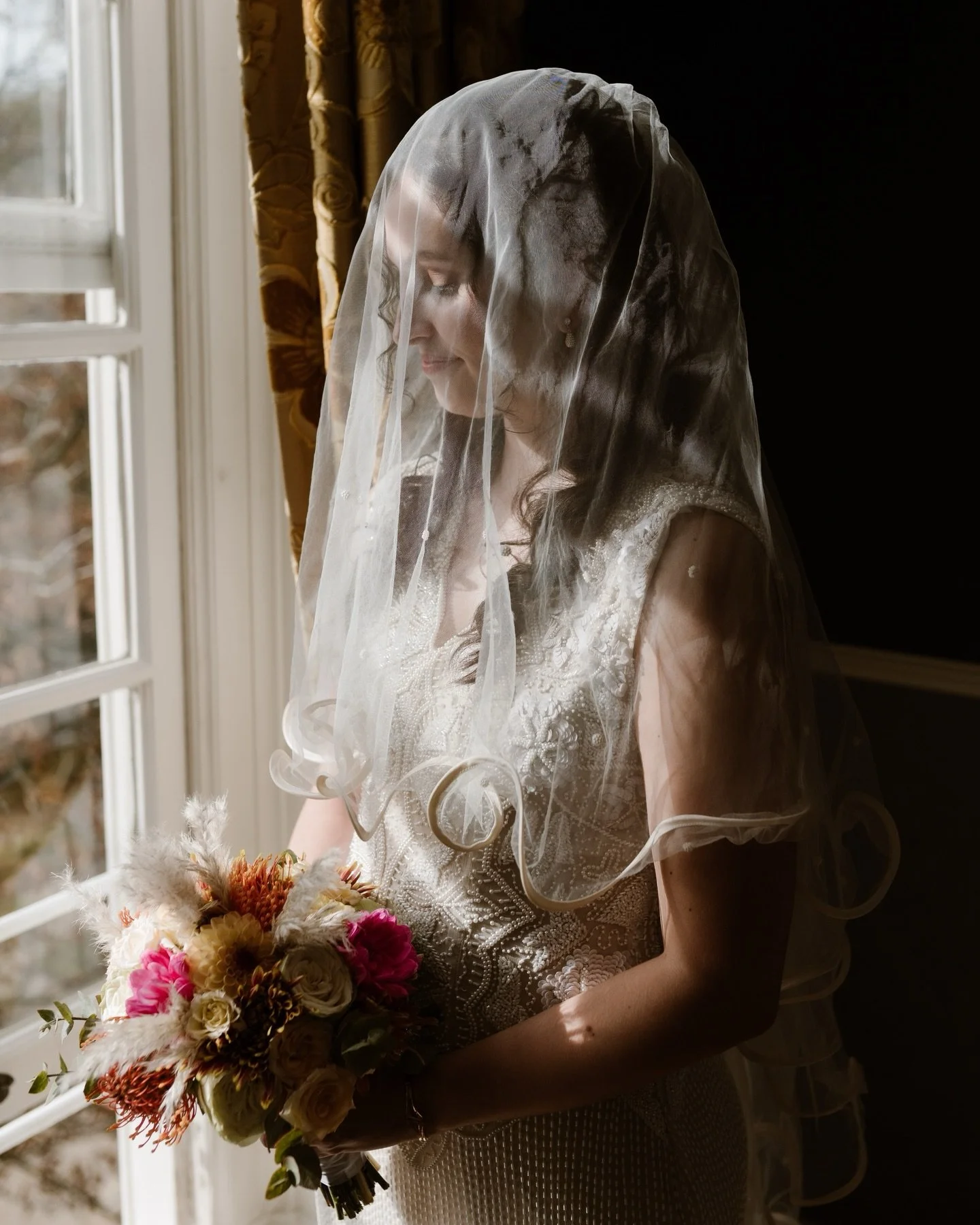 Herfstkleuren, een warm zonnetje en een dag vol liefde 🍂 Let even op die parel van een vintage trouwjurk!

Trouwen bij Kasteel de Wittenburg in Wassenaar is magisch.

#herfstbruiloft #kasteeldewittenburg #trouweninwassenaar #trouwfotograaf #bruiloft