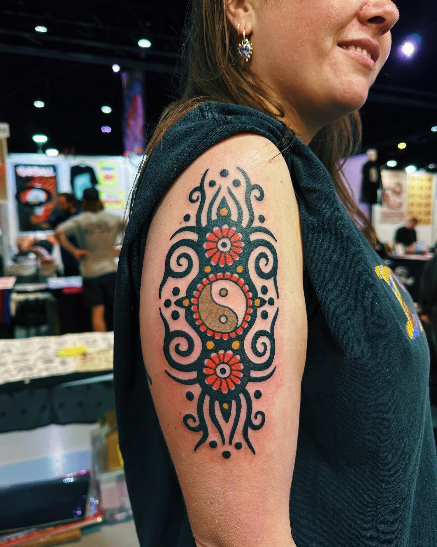 Some stills from this weekend past at @theirongatetattooconvention !! Most but not all of the tattoos made at the convention:))) more skulls more flowers!! Mostly from flash, a couple from my line drawing books and a few were drawn on. My heart is fu