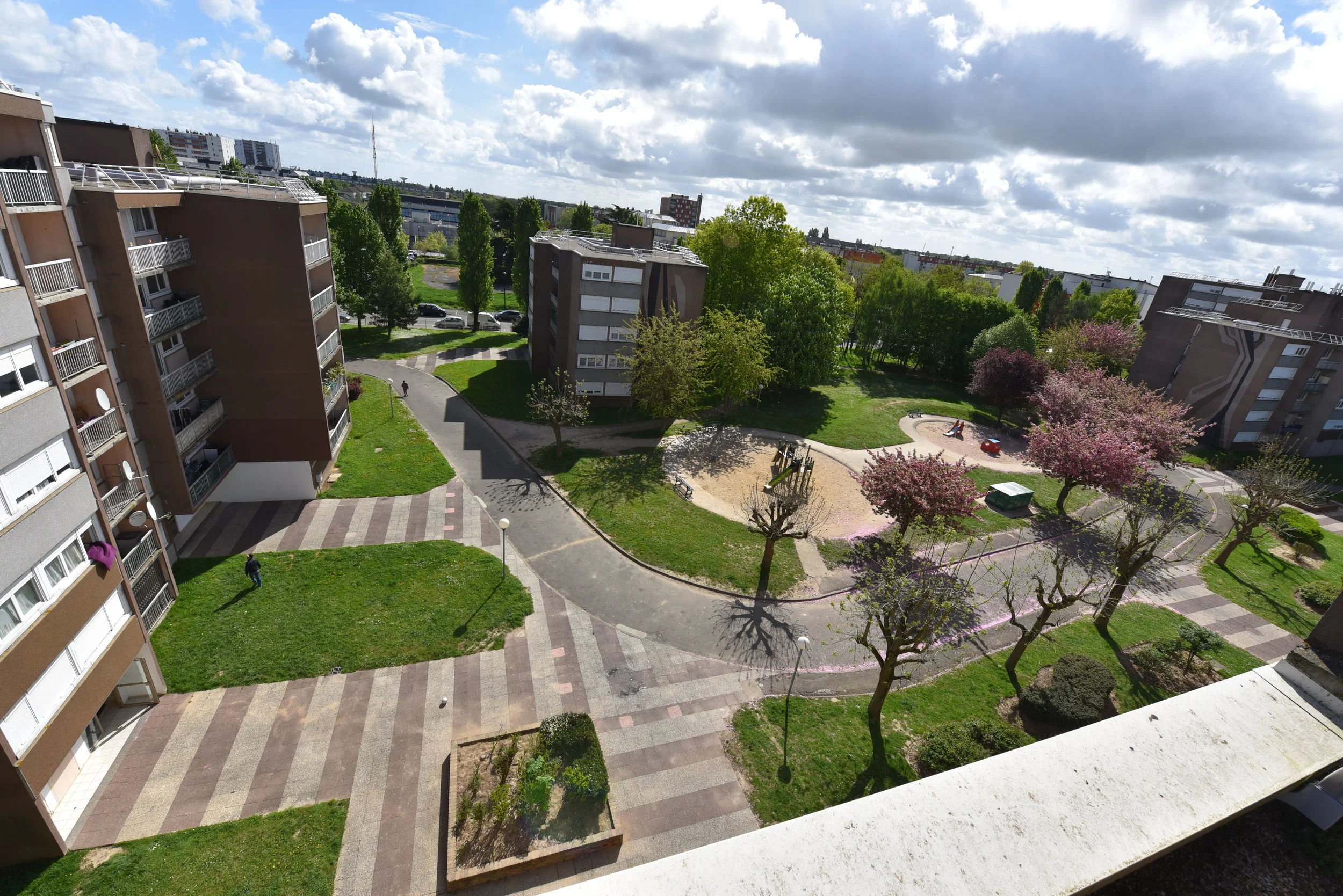 square_jules_vedrines_trappes_paris_public_outdoor_design_christophe_gautrand_landscape_3.jpg