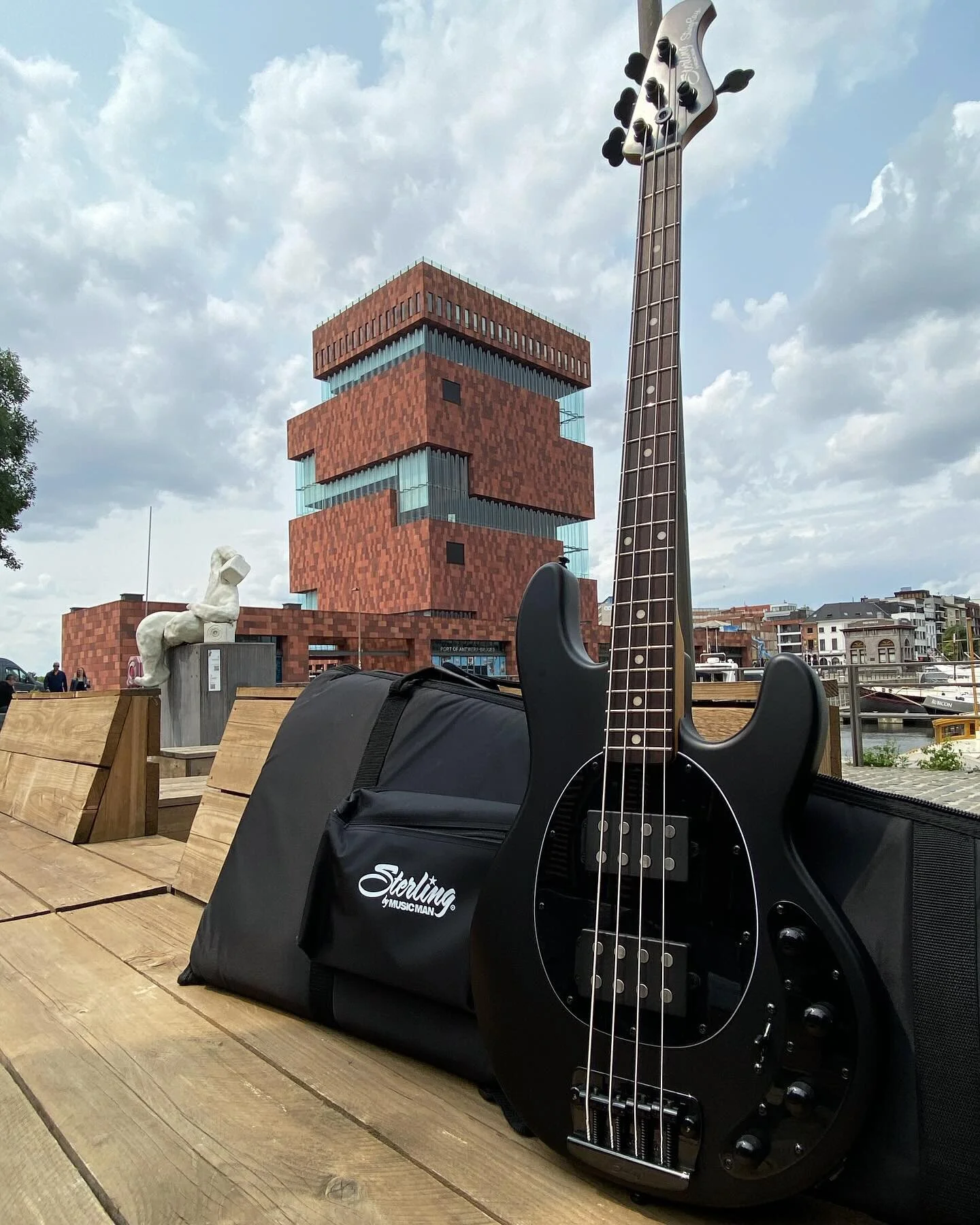 In love with this Stingray RAY34, from @sterlingbymusicman ! 🎸

Its roasted neck, dynamic 3-band active preamp, and powerful single humbucking pickup create a bass sound that&rsquo;s truly legendary. 🎶👂&nbsp;

🔍 Get yours in your local music shop