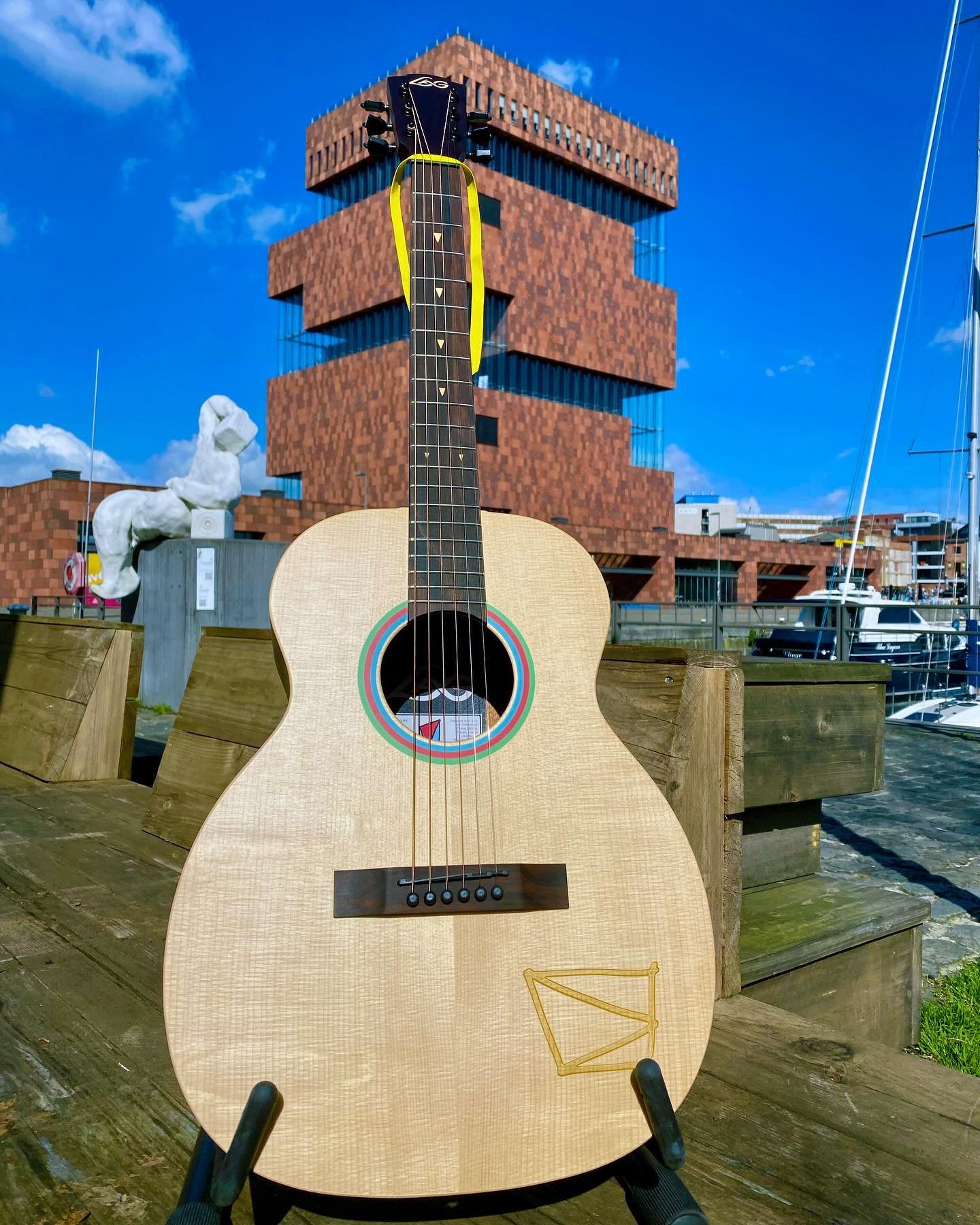 A Solid Sitka Spruce top, Mahogany back &amp; sides, and a bridge made of rich Brown Brankowood. Of course we&rsquo;re talking about the new @lagguitars Travel Signature Vianney guitar!&nbsp;🎸
&nbsp;
#lag #lagguitars #travelguitar #signatureguitar #