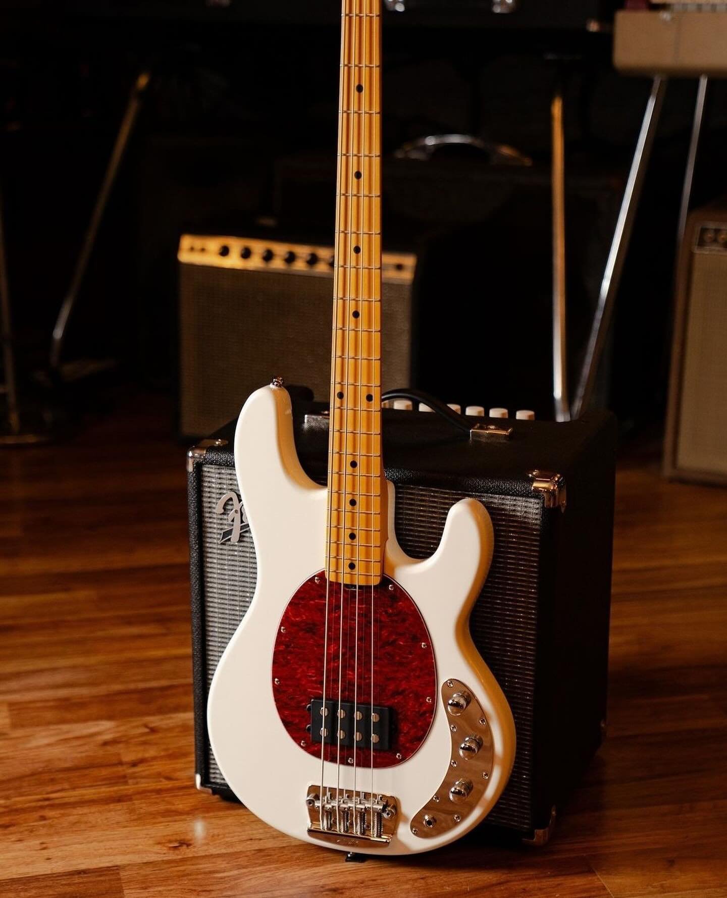 A StingRay that takes you back to the beginning &ndash; the @sterlingbymusicman Ray24 Classic.
&nbsp;
#sterling #sterlingbymusicman #stingray #ray24 #guitars #bassguitar #bassist #bassistsofinstagram #algambenelux
