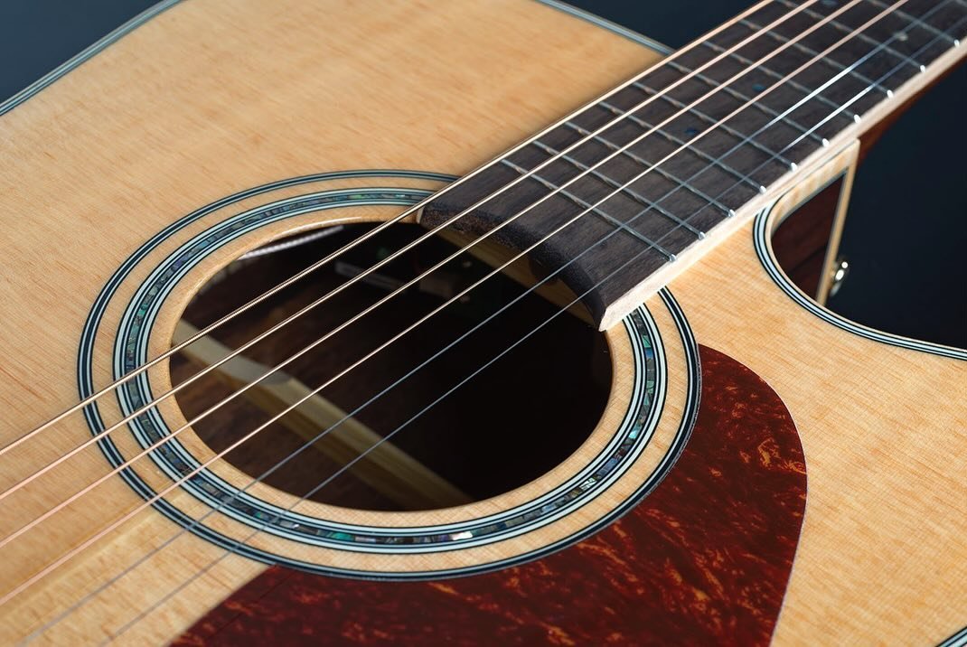 @takamineguitars_official unveiled two new colours, the Sunburst version of the GN30 series and the natural version of the GD90CETM series. 🎸
&nbsp;
📍Order your Takamine Guitar now in your local music shop!&nbsp;
&nbsp;
#takamine #takamineguitars #