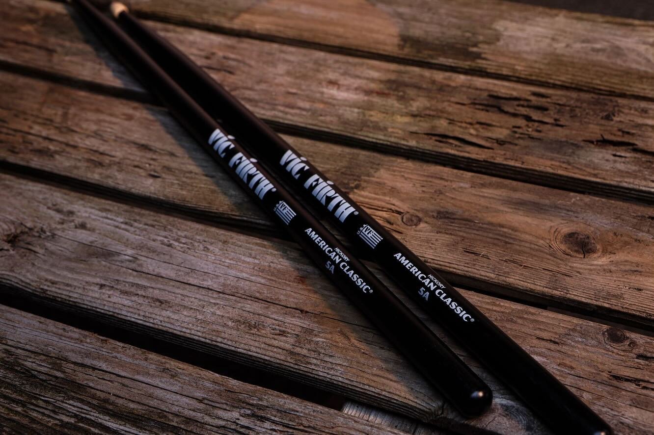 Stock up on @vicfirth 5A drumsticks with a sleek painted black finish!&nbsp;🥁
&nbsp;
#vicfirth #vicfirthsticks #vicfirthdrumsticks #vicfirth5a #drumsticks #drumgear #drummer #drummersofinstagram #algambenelux