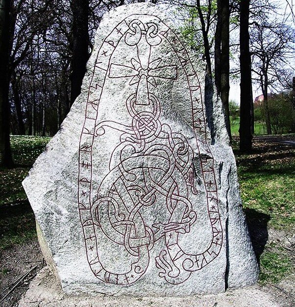 It&rsquo;s #TeachMeThursday time!&nbsp;💡
&nbsp;
Did you know that the name &ldquo;Runsten&rdquo; has roots in Viking tradition?&nbsp;🤔
&nbsp;
In the Viking era, Runestones were raised and inscribed with stories using Runes, often commemorating sign