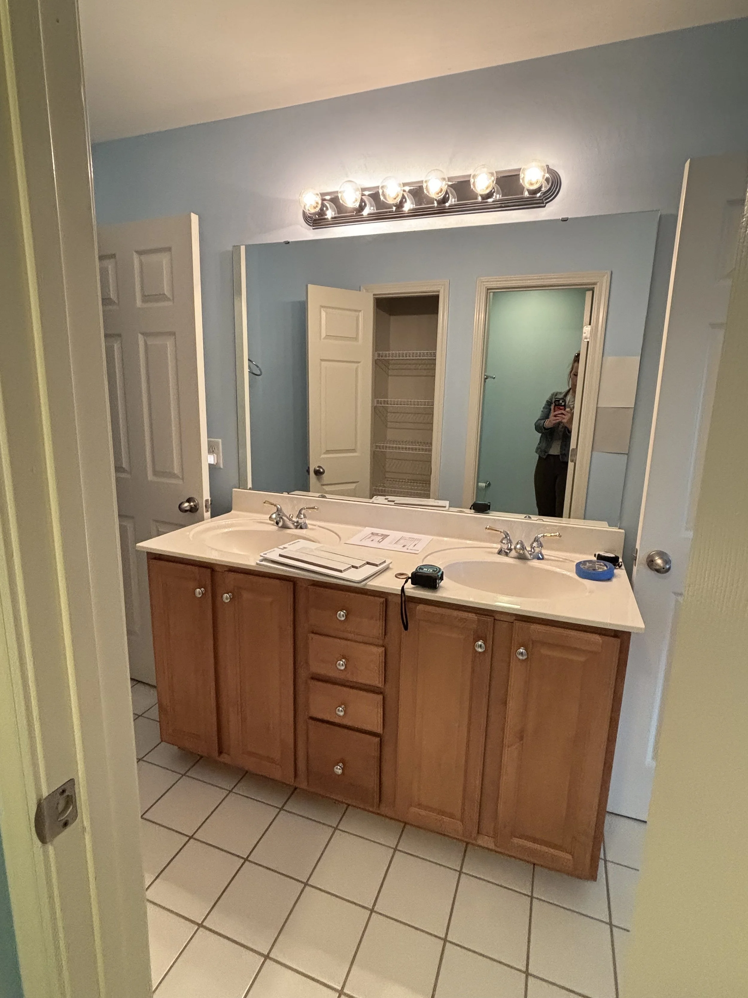 Davenport Bathroom Before (4).jpg