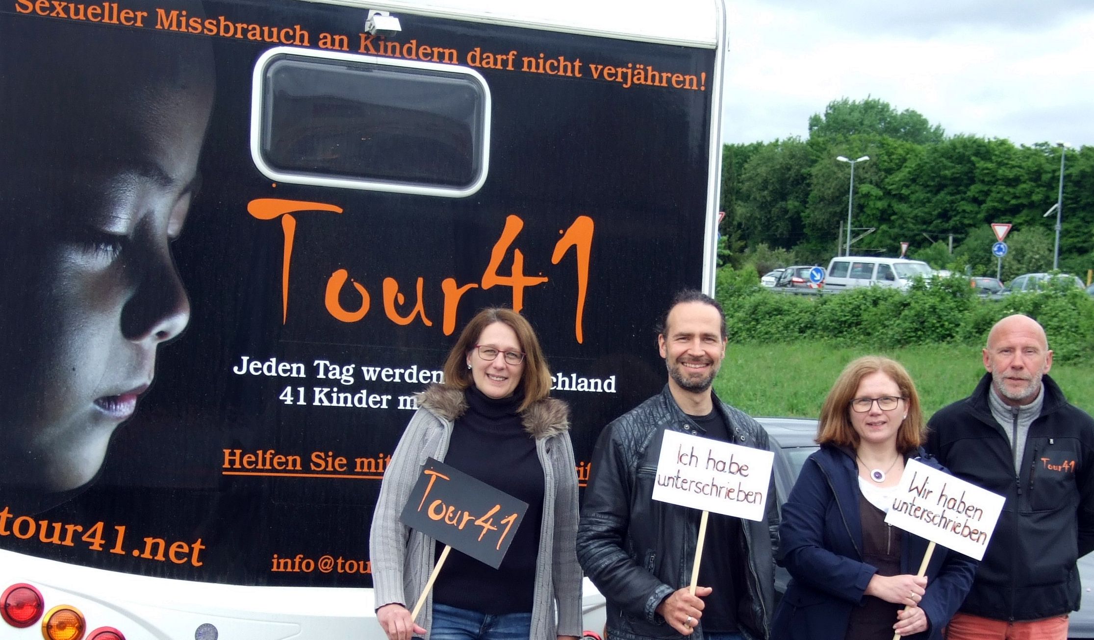 Unterschreiben ist auch online möglich, hier der Link: tour41.net .