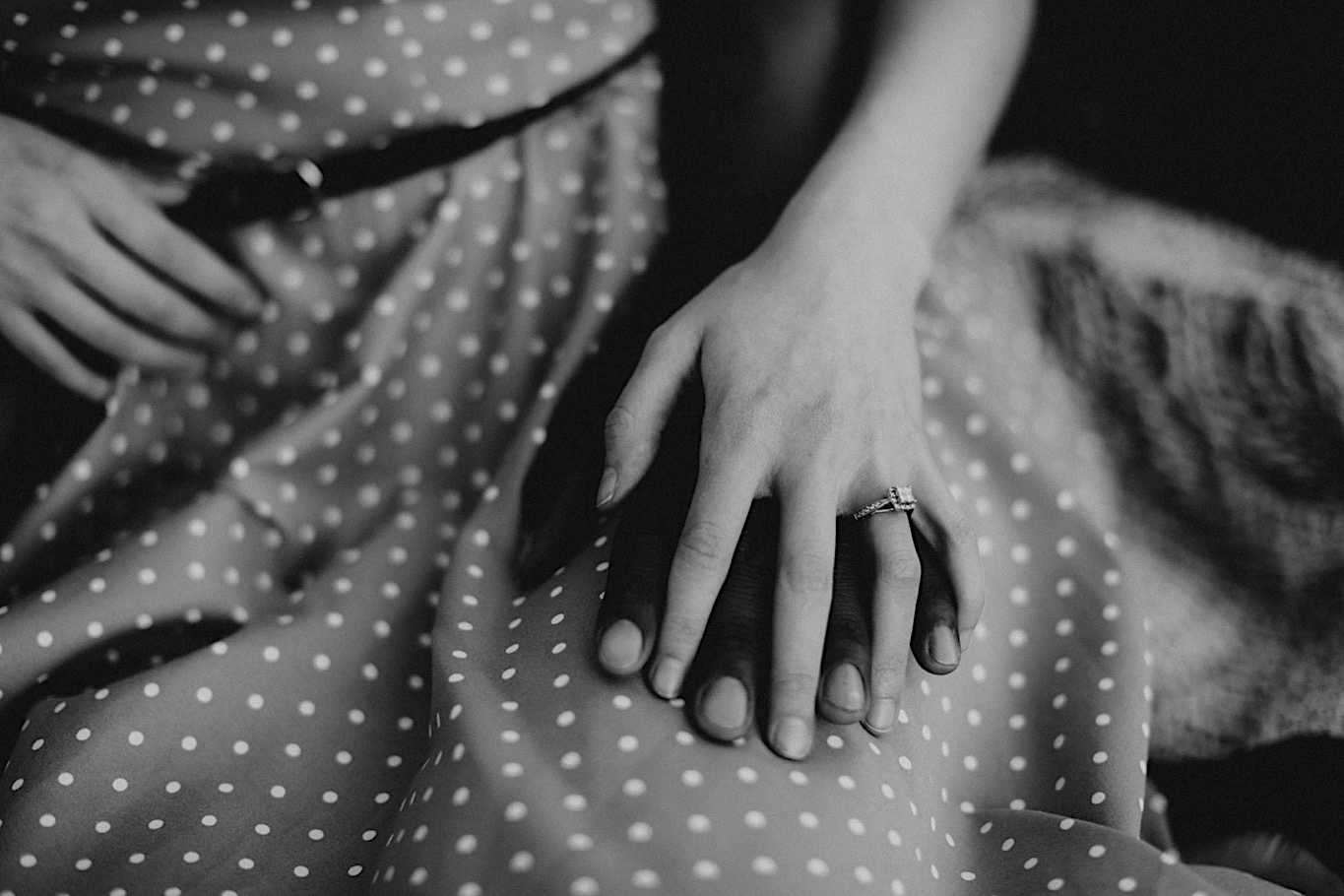 04_Fun outdoor Engagement - Pat Cori Photography-4_outdoors_Pizza_PatCoriPhotography_Virginia_Picnic_Engagement.jpg