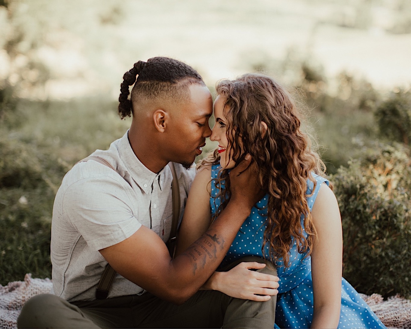 05_Fun outdoor Engagement - Pat Cori Photography-6_outdoors_Pizza_PatCoriPhotography_Virginia_Picnic_Engagement.jpg