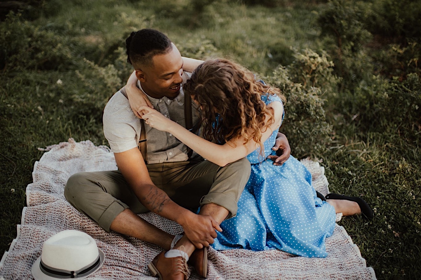 08_Fun outdoor Engagement - Pat Cori Photography-11_outdoors_Pizza_PatCoriPhotography_Virginia_Picnic_Engagement.jpg