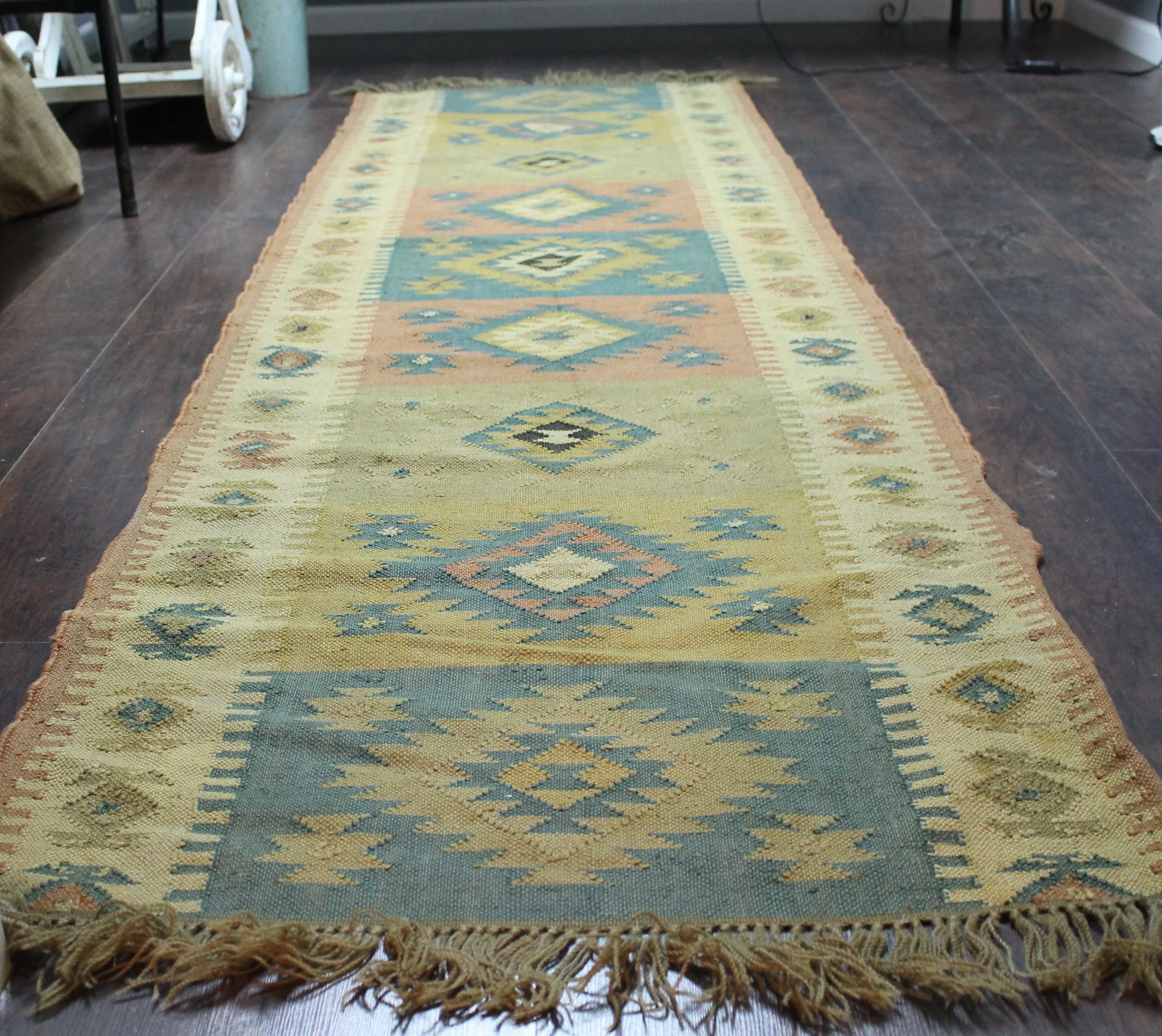 Curtains, Linens & Rugs