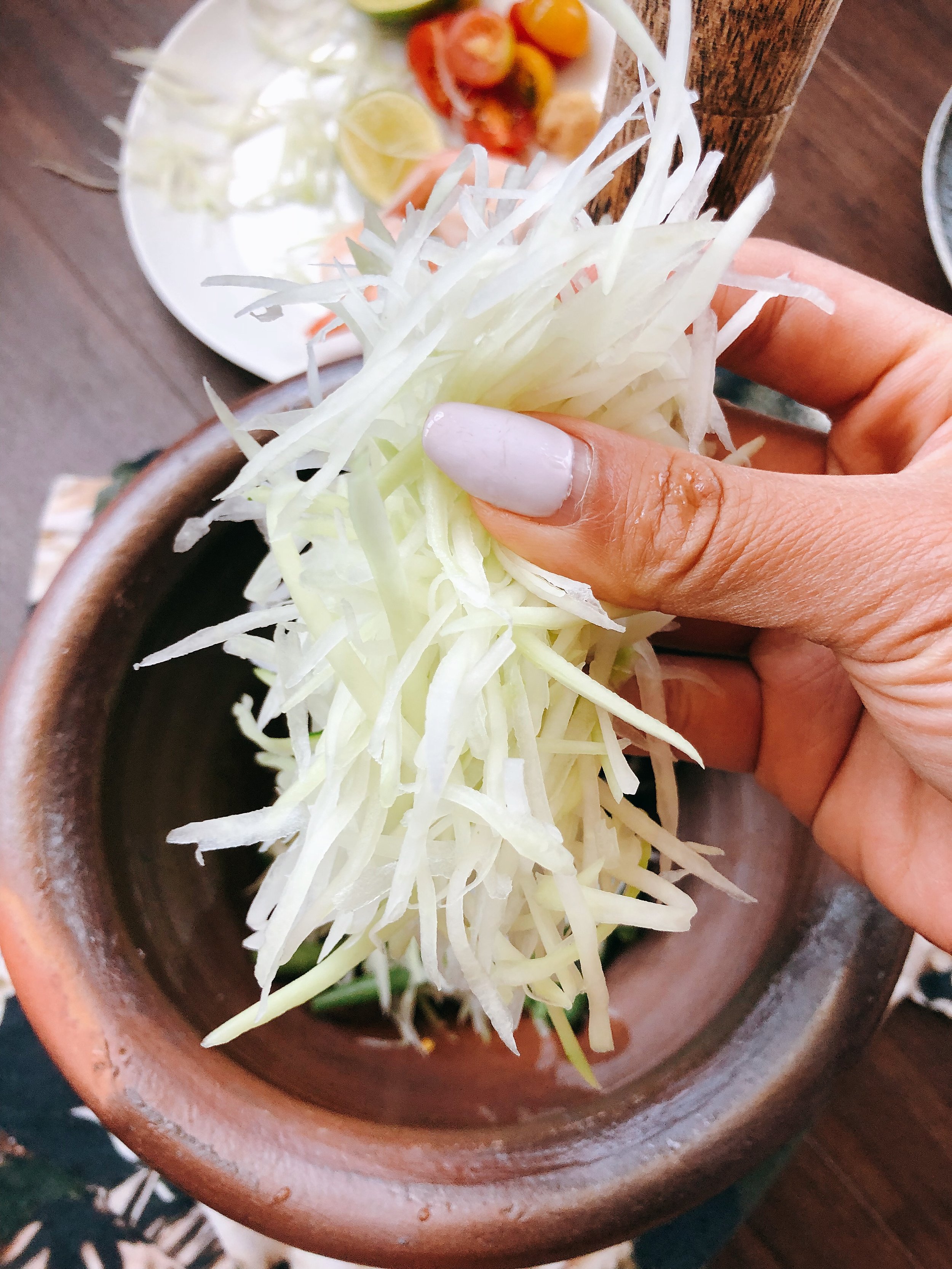 How to shredded papaya for papaya salad / Julienne green papaya/ Som Tum  Thai 