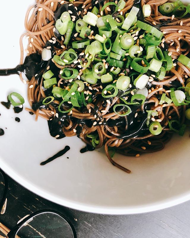 I have burnt the things I&rsquo;ve made so far this week, so I&rsquo;m going back to the basics and perhaps a bit of take out. Chilled soba and black sesame paste with scallions.
.
.
.
#feedfeed#seriouseats#dailyfoodfeed#bonappetit#travelig#eater#bre
