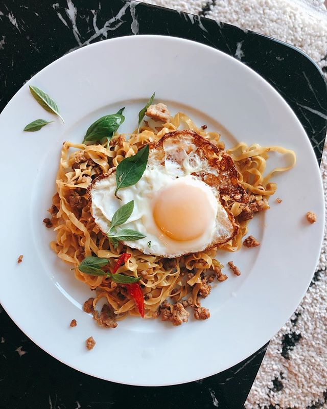 Sunny side up. This is an easier version of Pad Kee Mow topped with Kai Dao, crispy egg. It&rsquo;s essentially Pad Krapow (#ontheblog) with blanched egg noodles. I didn&rsquo;t have fresh rice noodles so I just mixed in egg noddles and an extra dab 