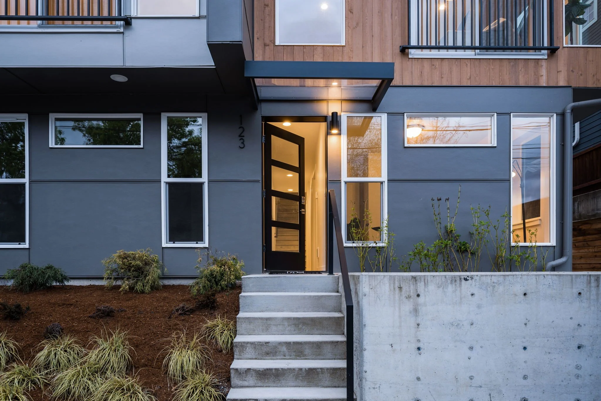 3-web-or-mls-123-26th-ave-e-d.jpg
