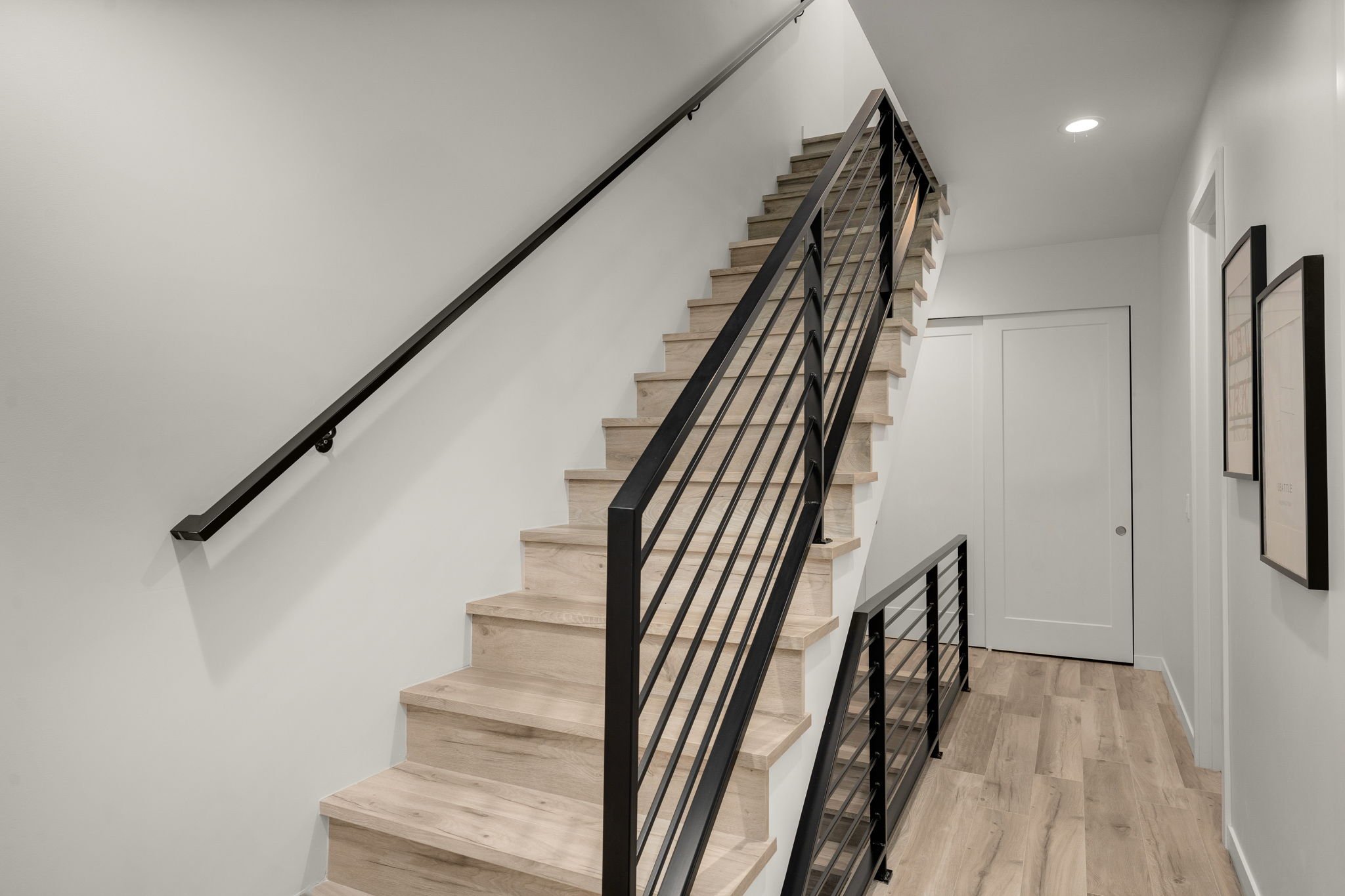 16-web-or-mls-123-26th-ave-e-d.jpg