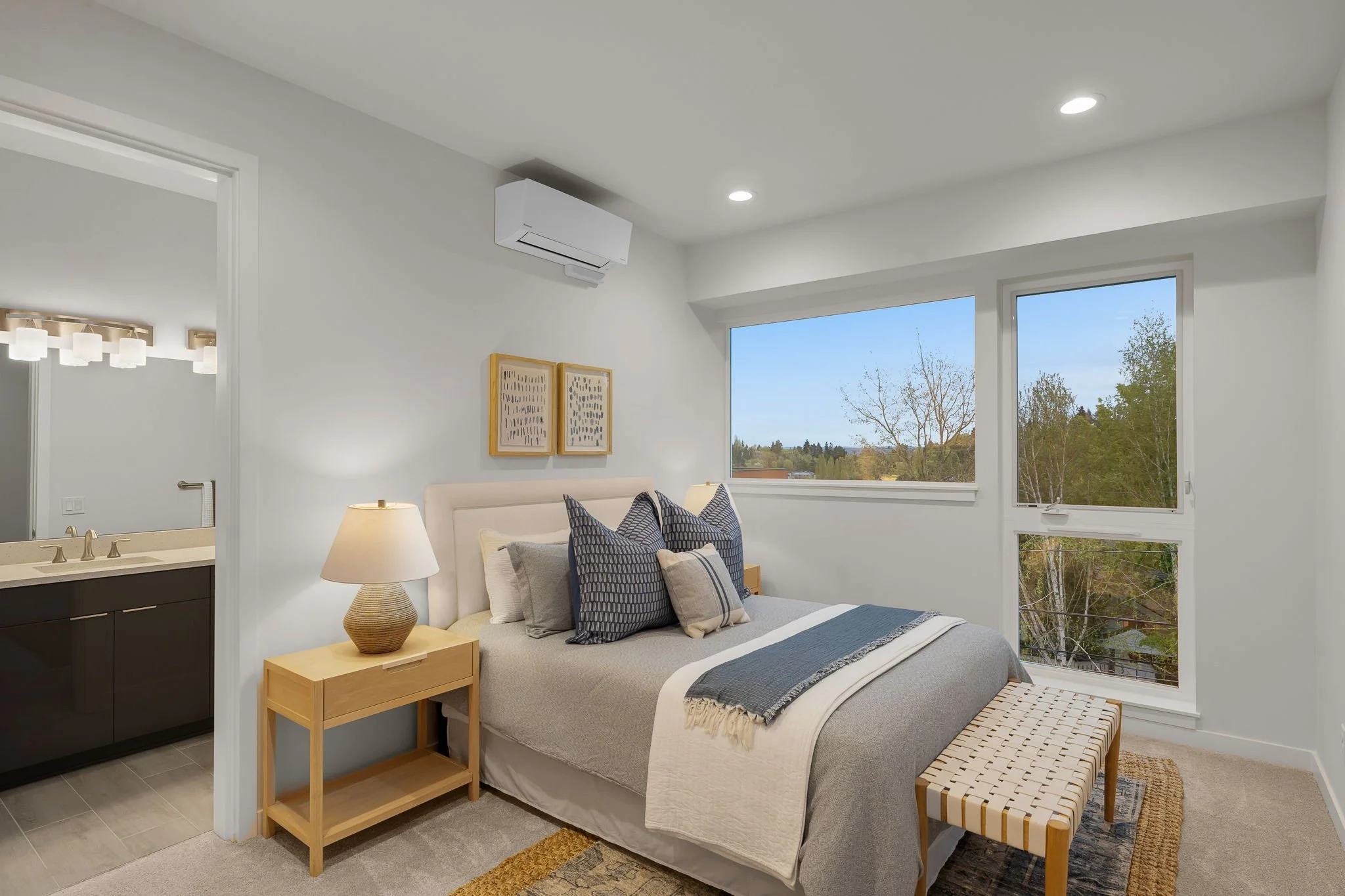 17-web-or-mls-123-26th-ave-e-d.jpg